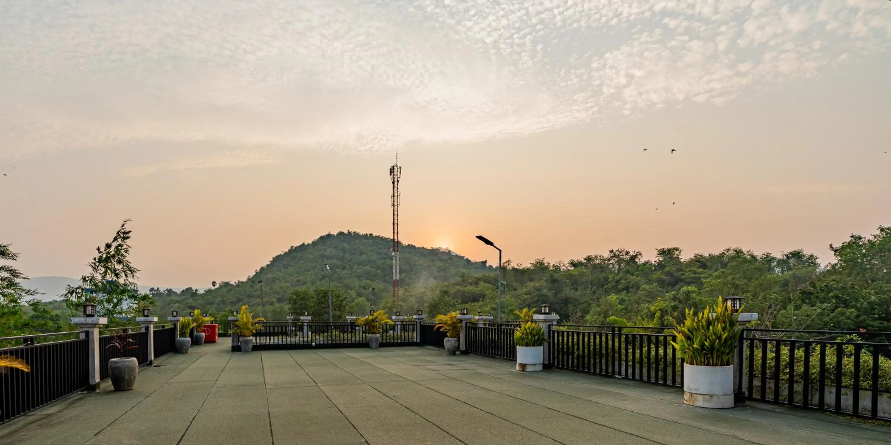 Mountain view in Rainforest Hotel by NSUN