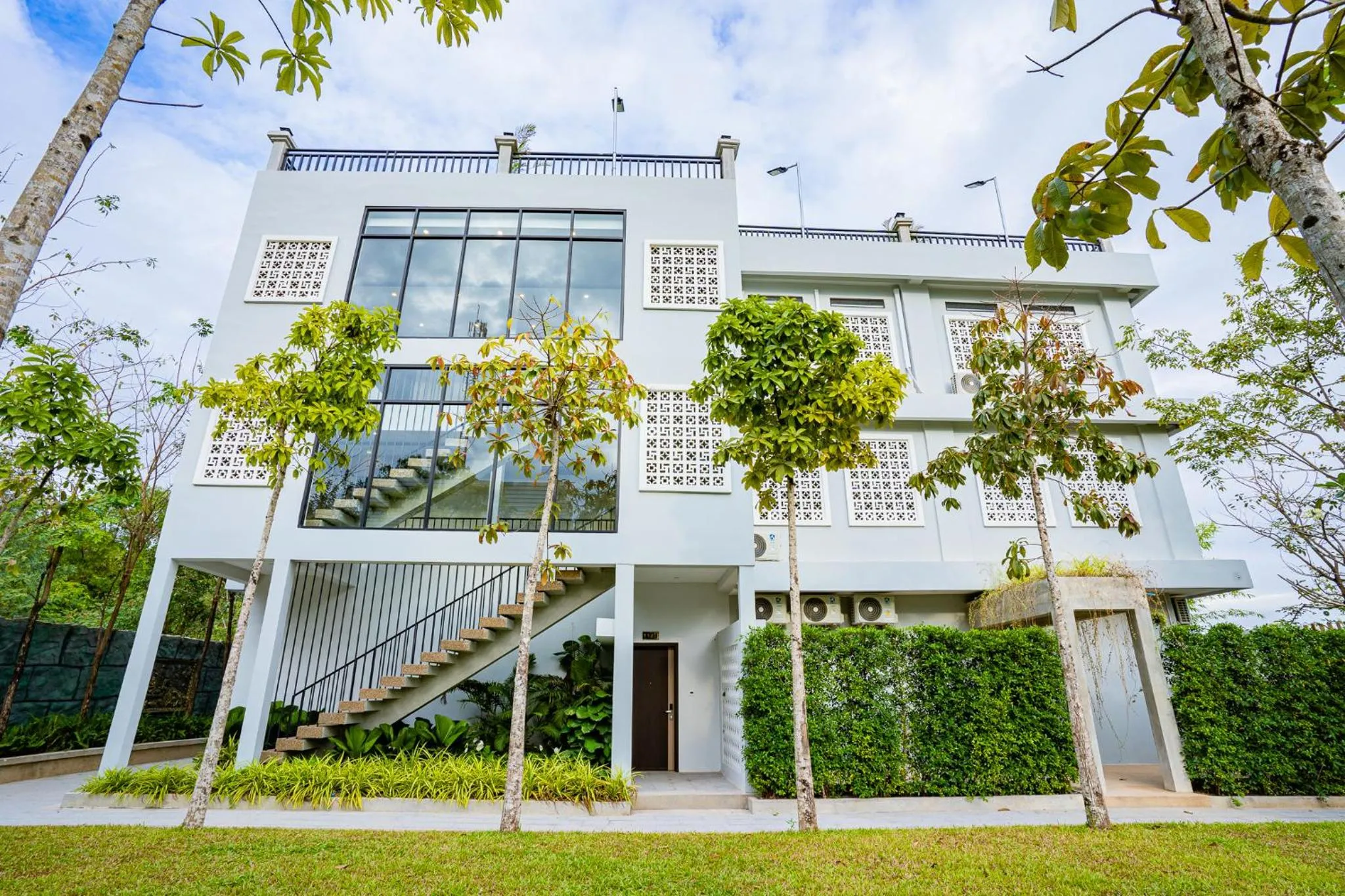 Property building in Rainforest Hotel by NSUN