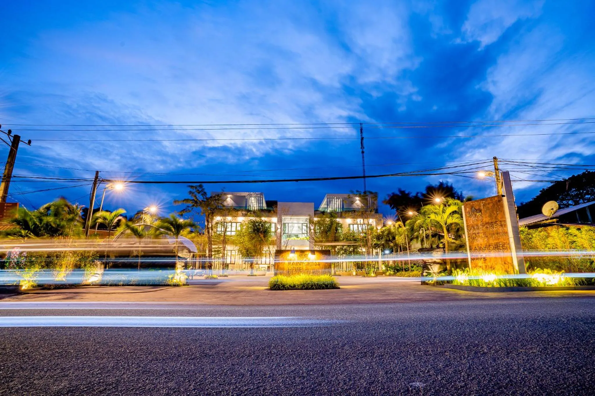 Night in Rainforest Hotel by NSUN