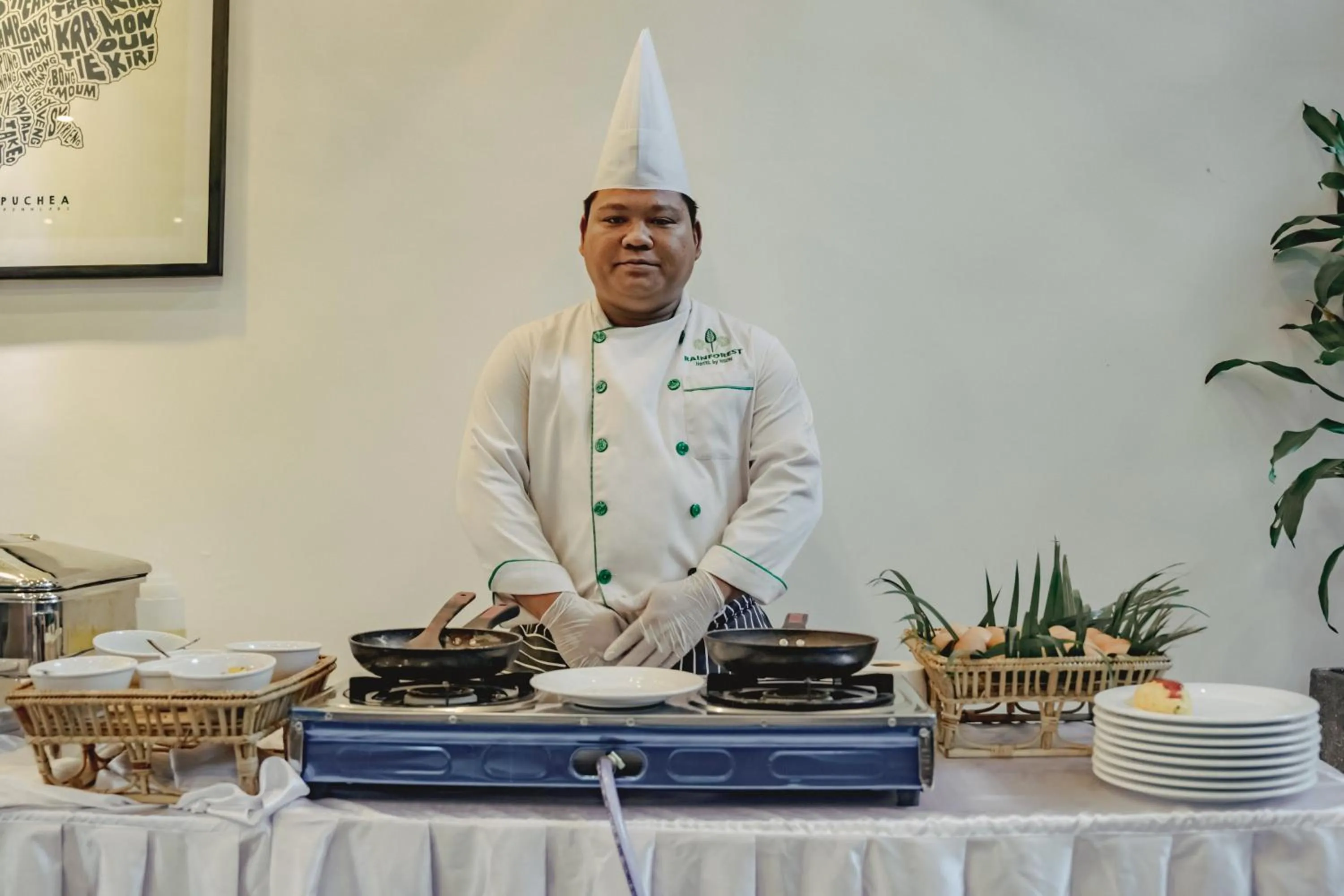 Restaurant/places to eat in Rainforest Hotel by NSUN