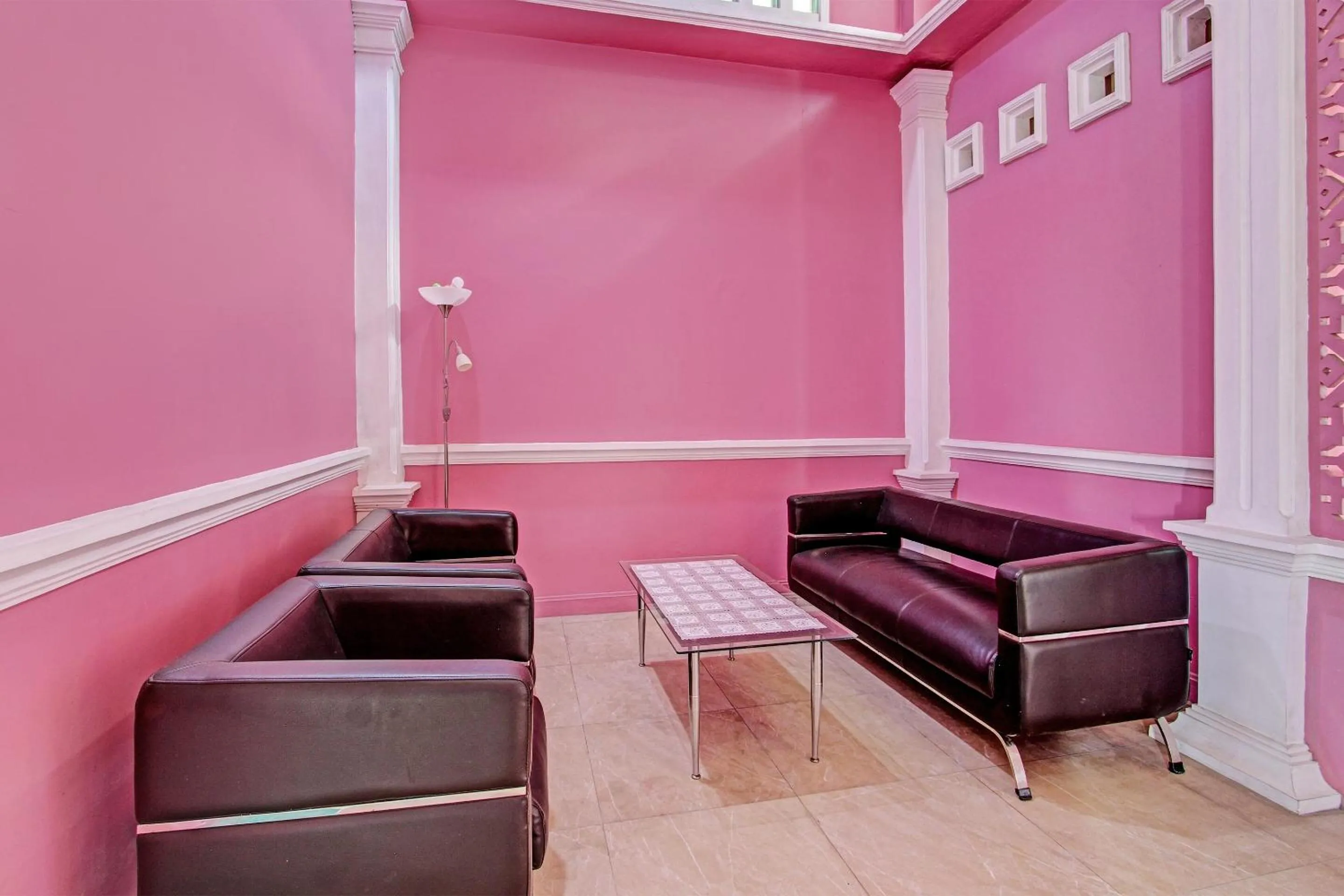 Lobby or reception in Hotel O Amole Homestay Syariah