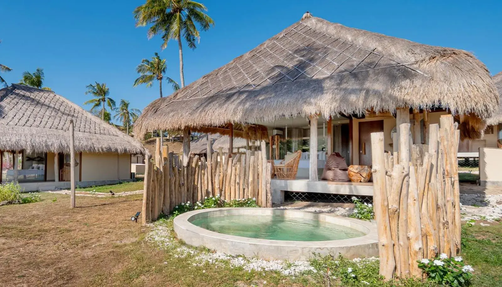 Coconut Grove with Pool - Free return boat from Kores Harbor to Gili Asahan in Bleu MATHIS Gili Asahan Coconut Grove with Pool - Free return boat from Kores Harbor to Gili Asahan in Bleu MATHIS Gili Asahan