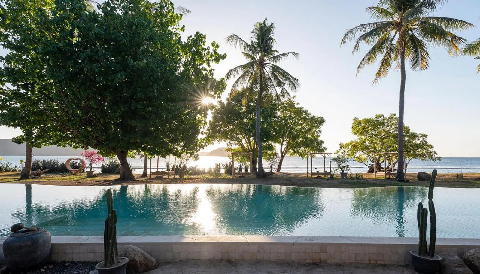 Swimming pool in Bleu MATHIS Gili Asahan