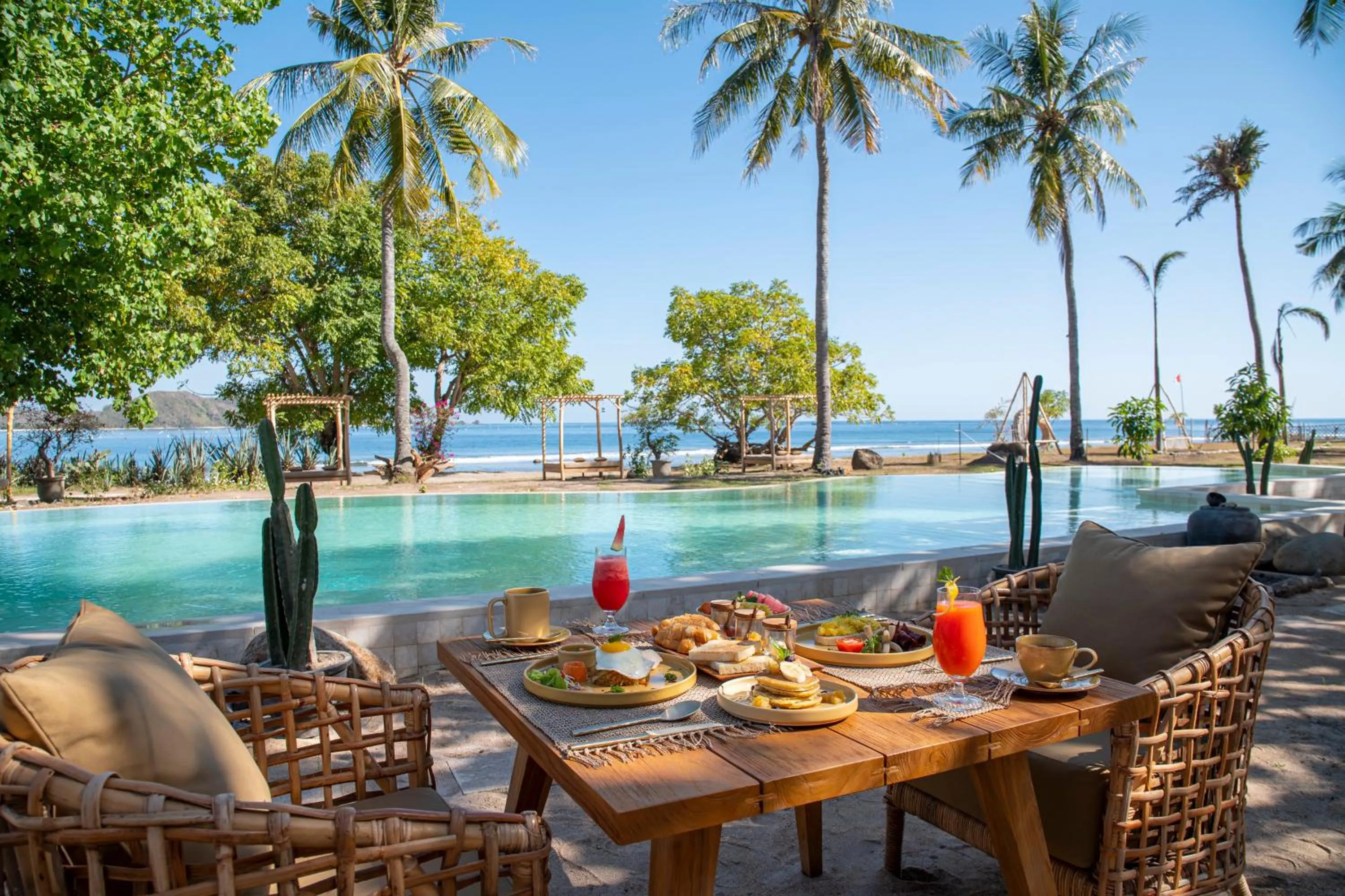 Dining area in Bleu MATHIS Gili Asahan