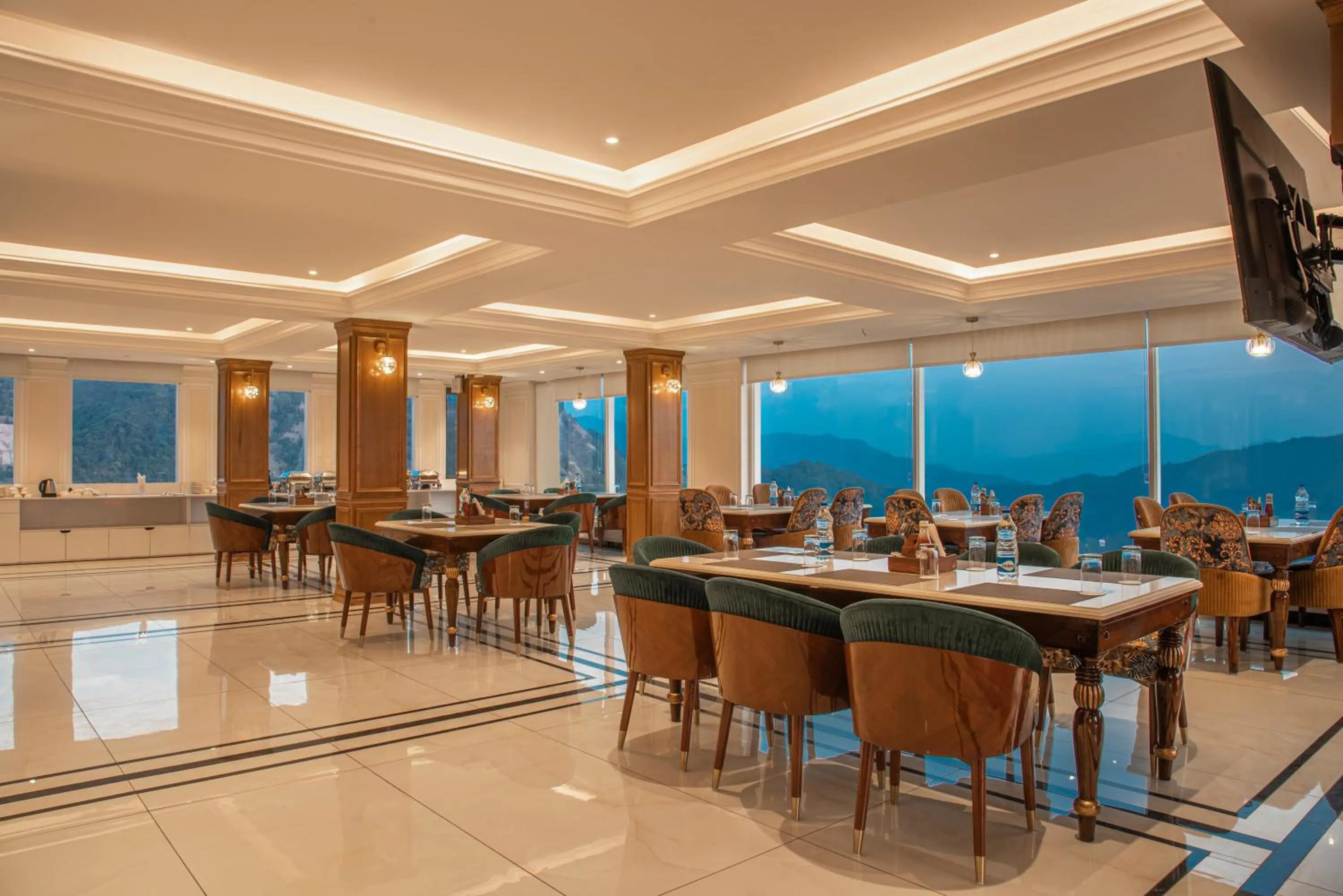 Restaurant/places to eat in AnantVilas Shimla Hills