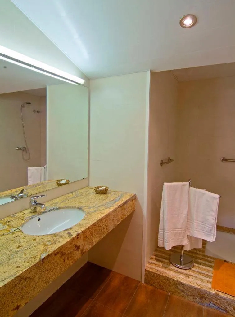 Bathroom in Hotel Pinxo