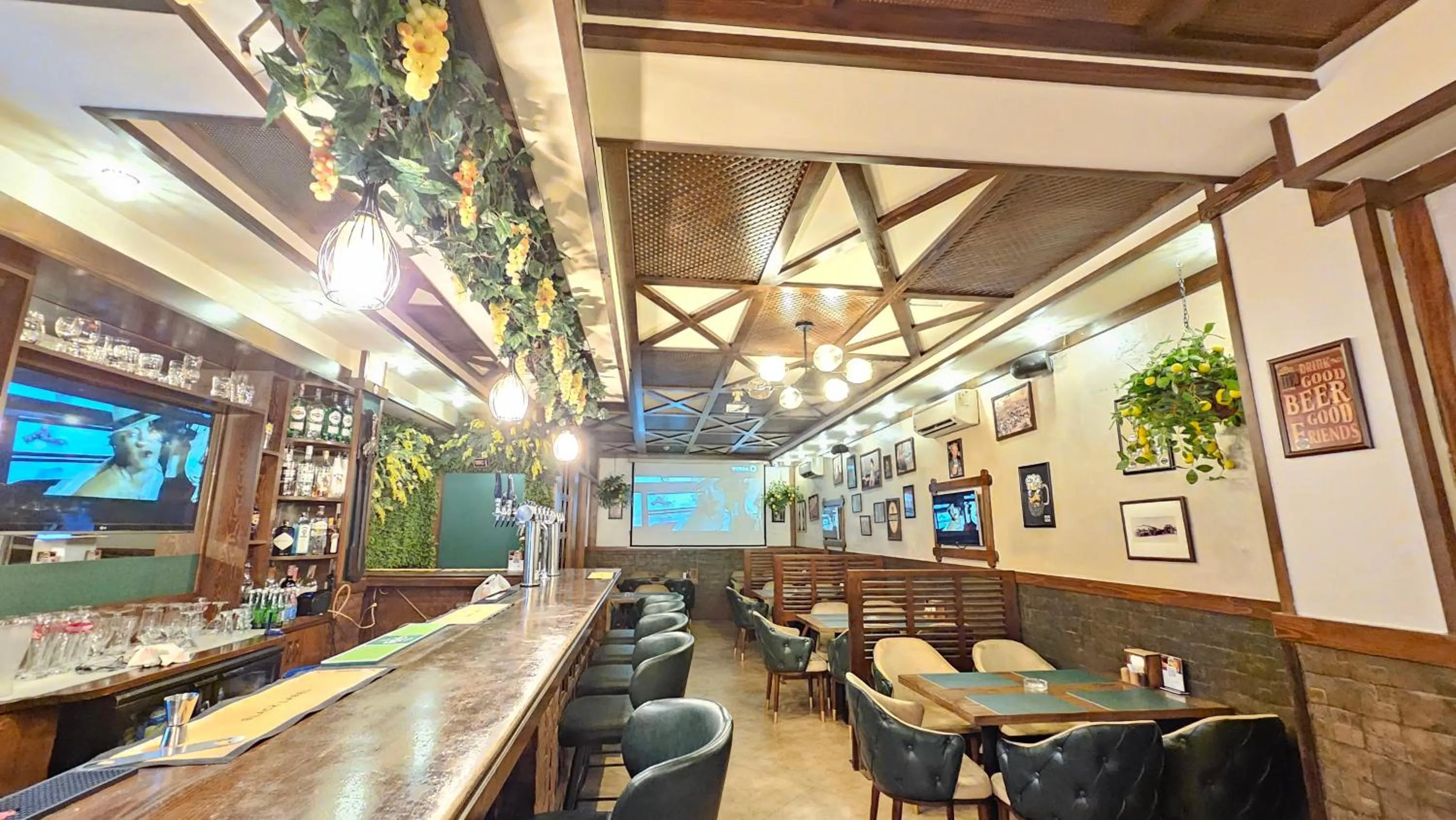 Restaurant/places to eat in Port Hotel Baku