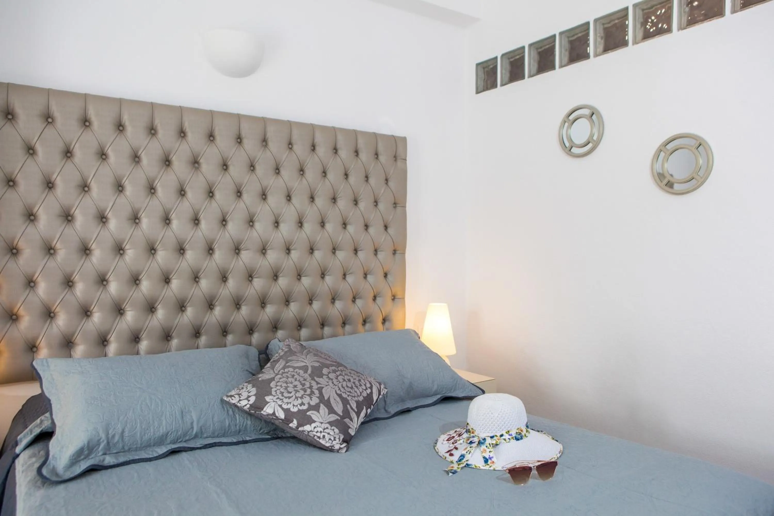 Bedroom, Bed in Daedalus Hotel