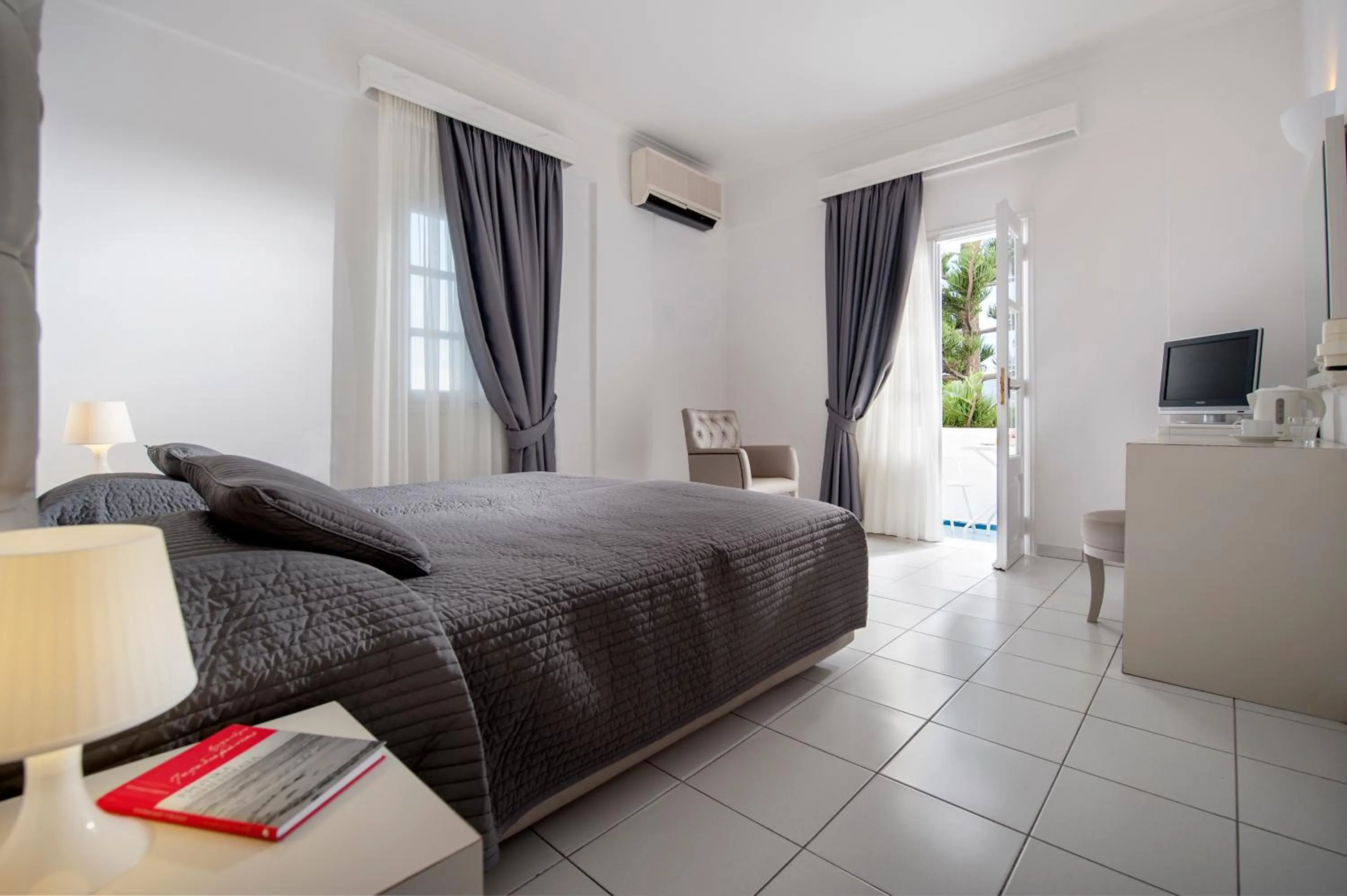 Bed in Daedalus Hotel