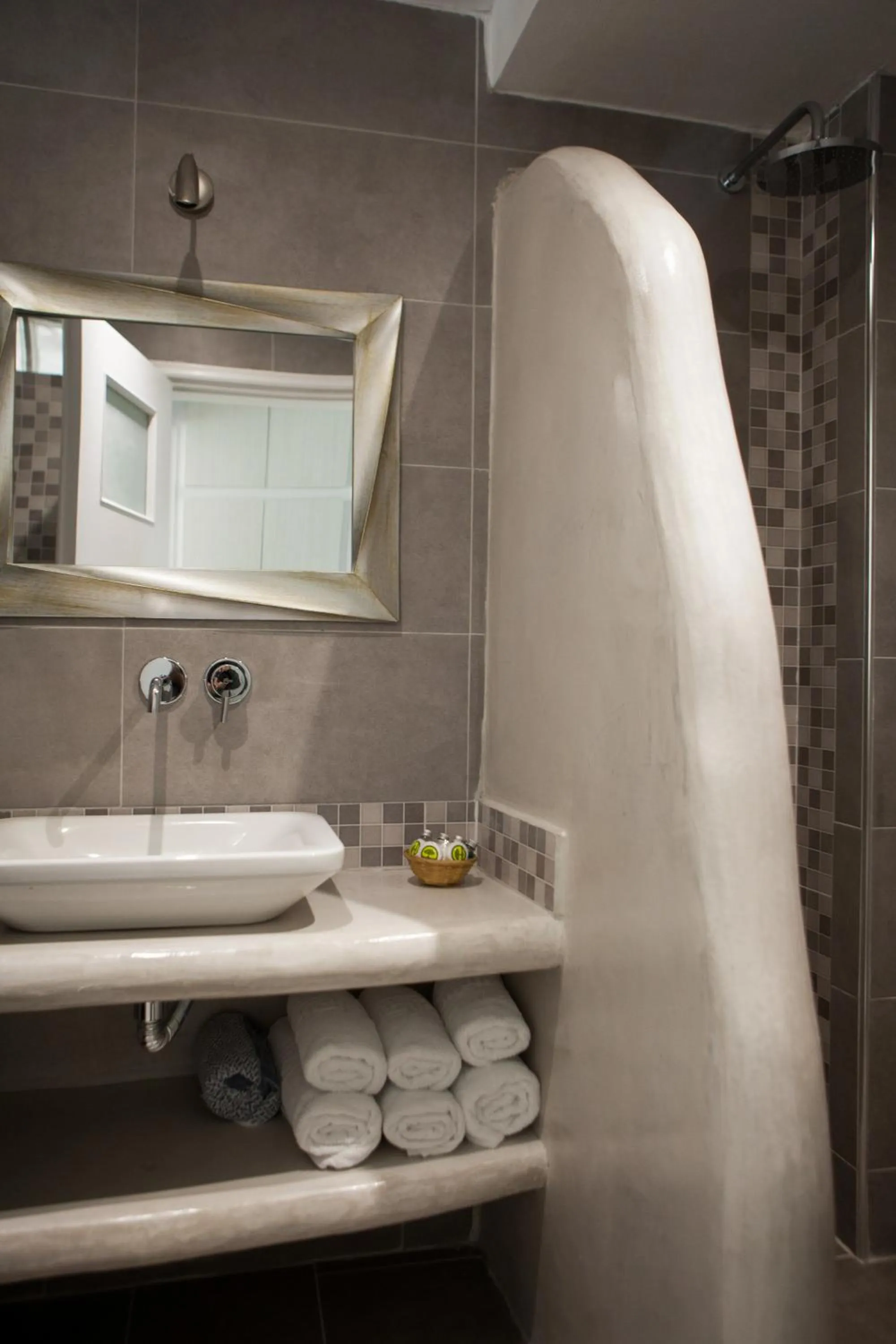 Shower in Daedalus Hotel