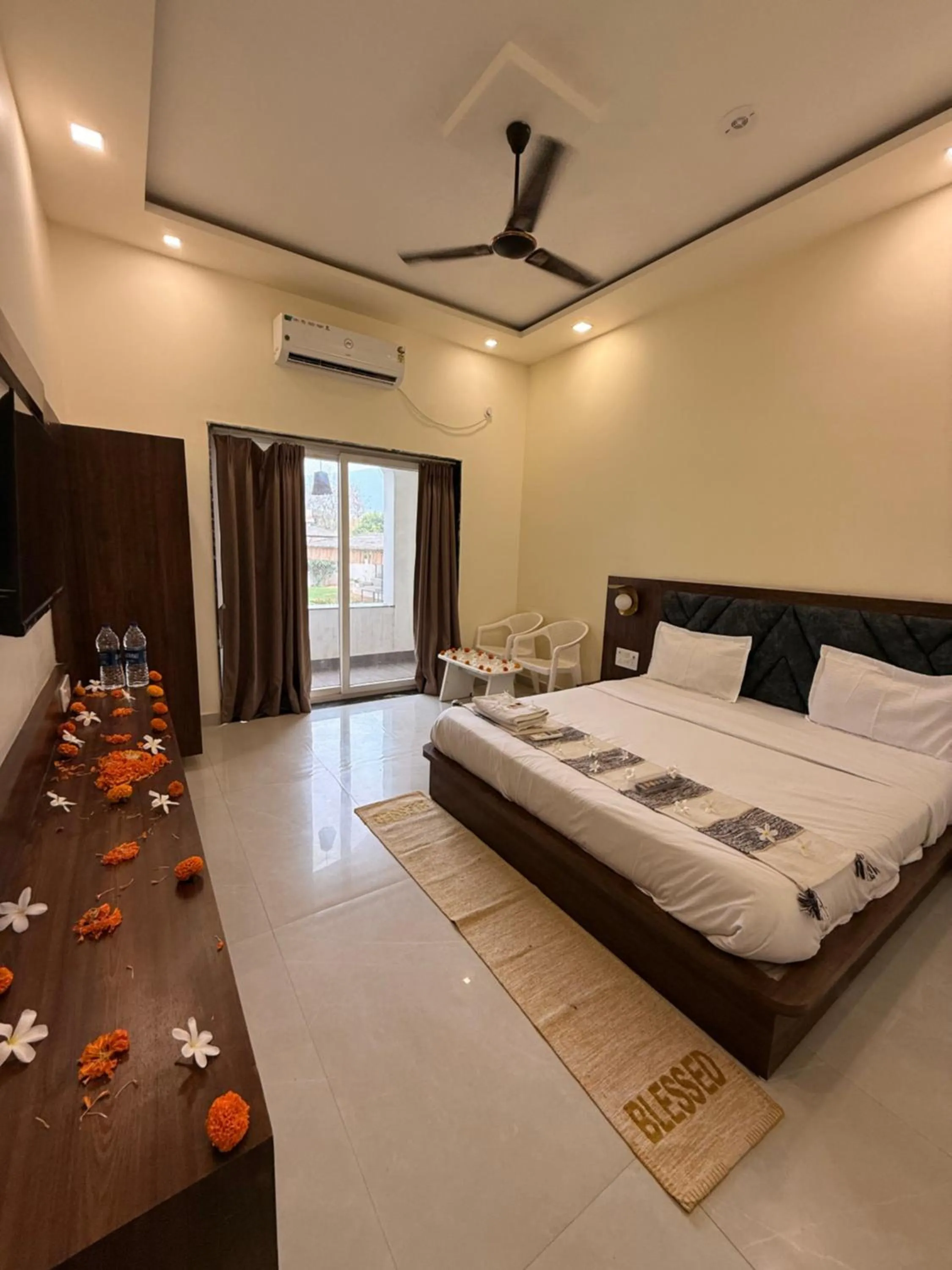 Bed in The Ratan Resort & Retreat