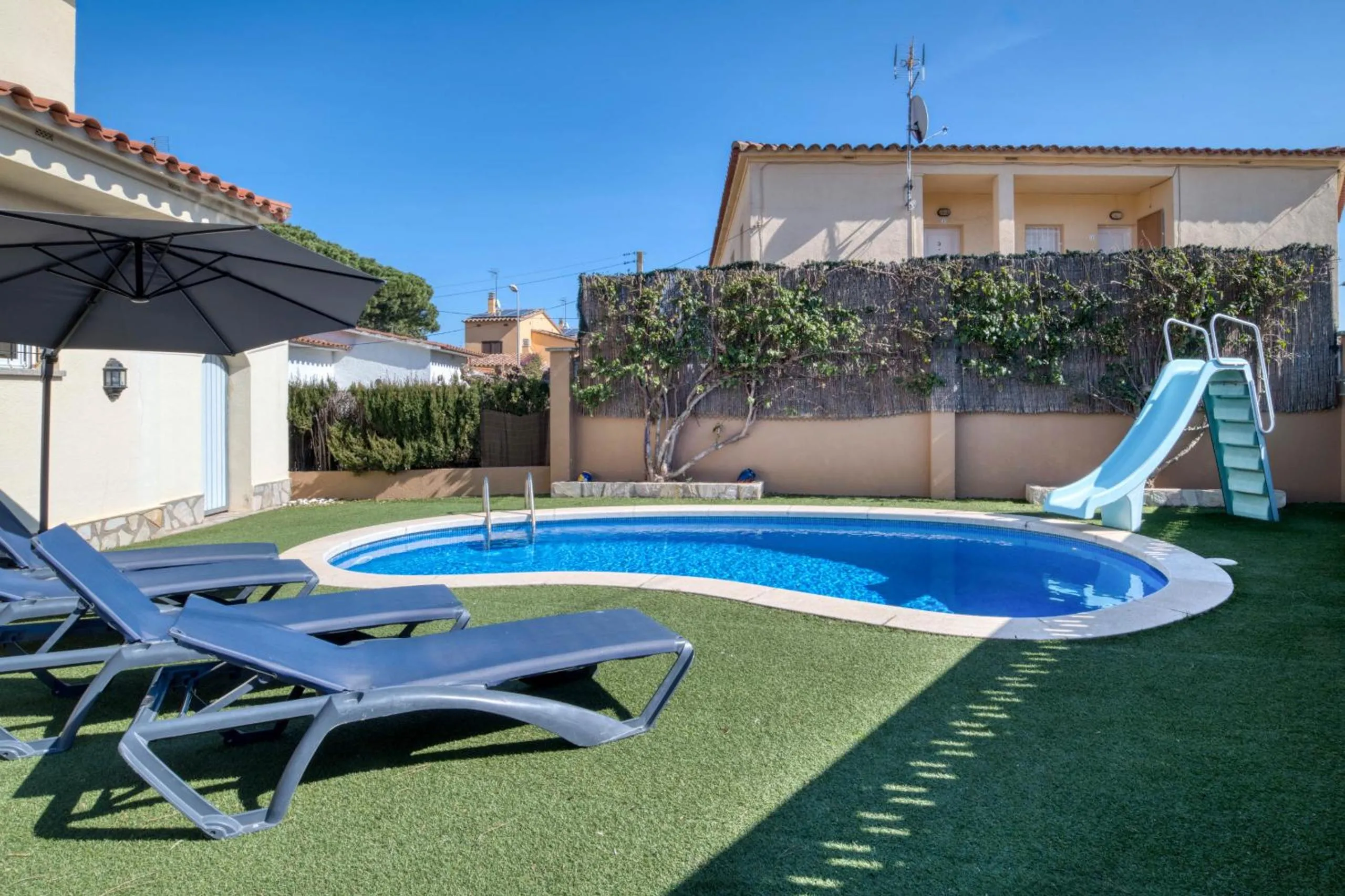 Vela, casa con piscina privada a pocos metros de la playa