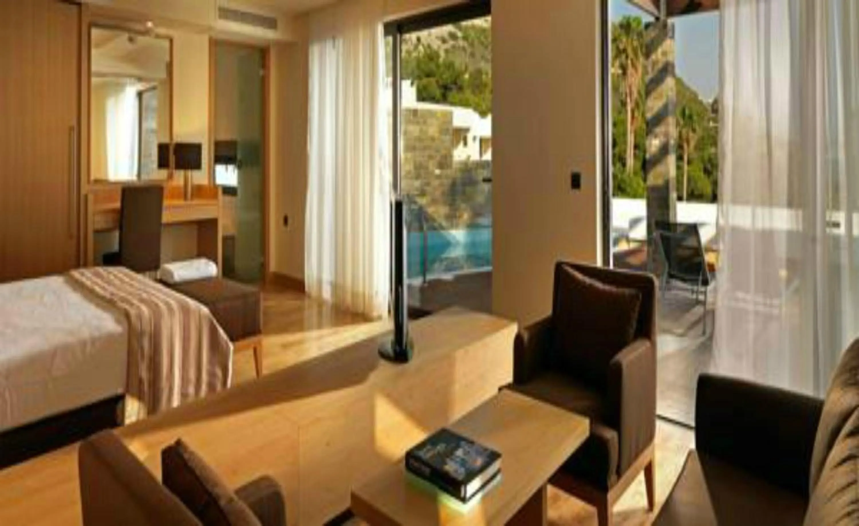 Living room, Bed in Wyndham Loutraki Poseidon Resort