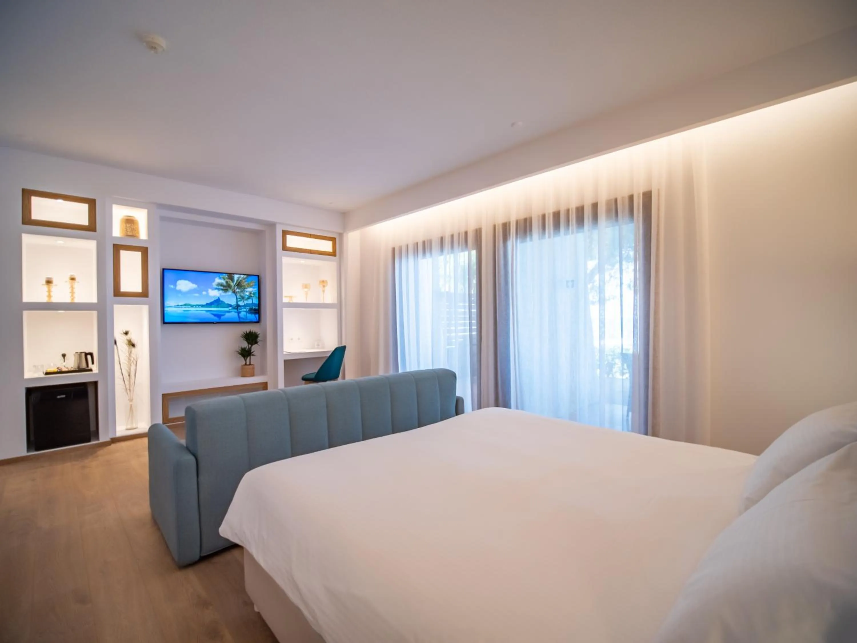 View (from property/room), Bed in Wyndham Loutraki Poseidon Resort