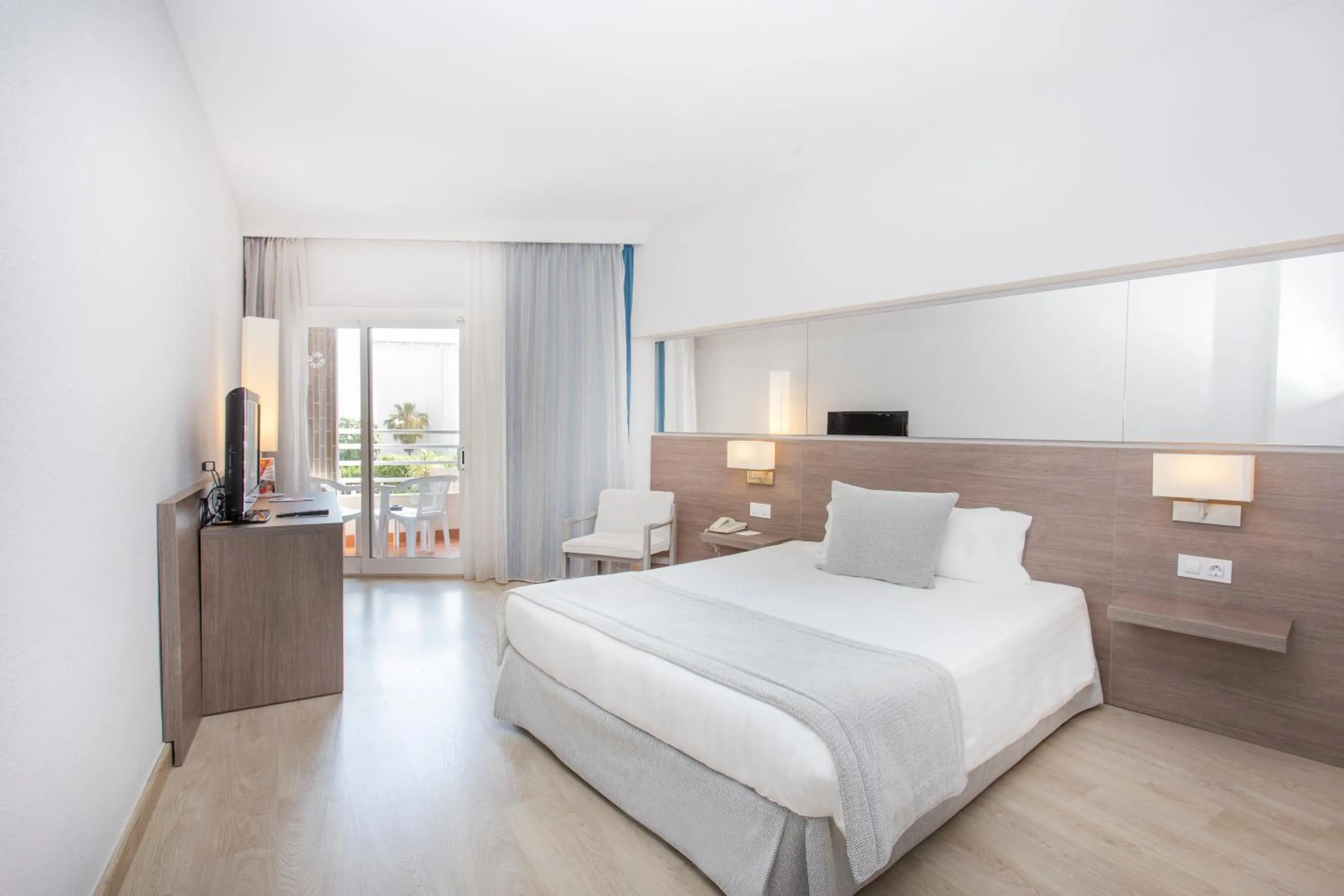 Bedroom, Bed in Be Live Experience Costa Palma