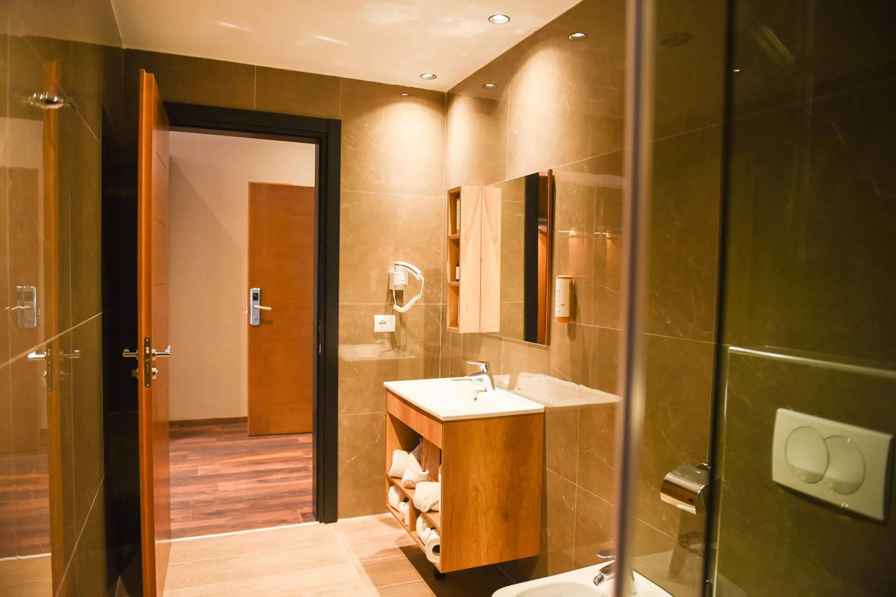 Shower in Padel Olivia's Hill Resort