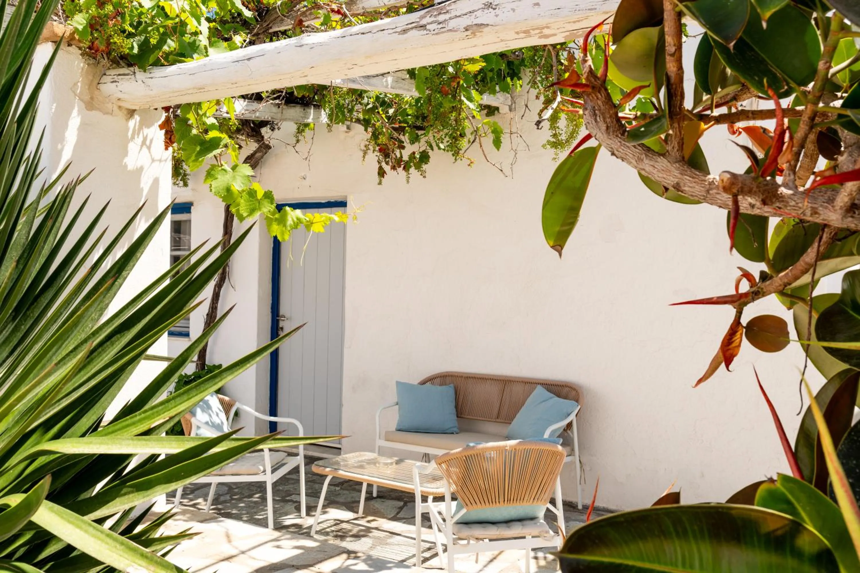 Seating area in Naoussa Hotel Paros by Booking Kottas