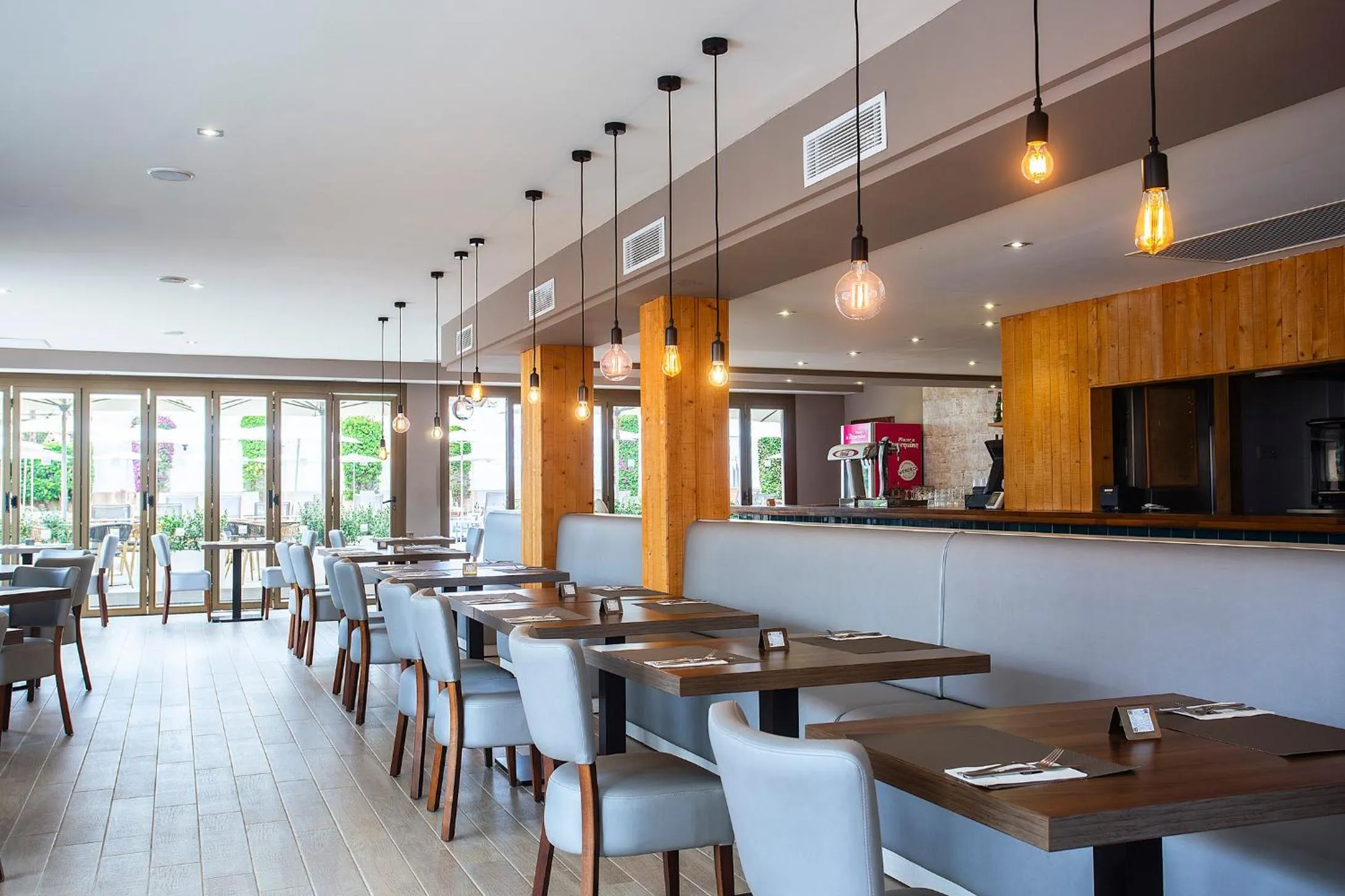 Lounge or bar in BQ Can Picafort Hotel