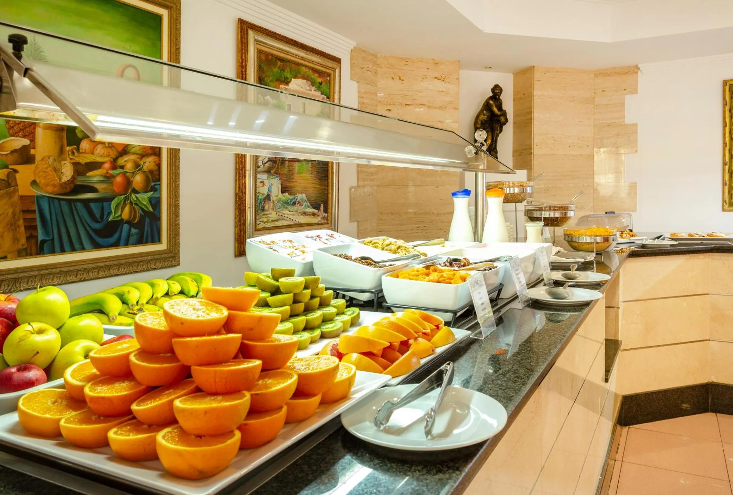 Restaurant/places to eat in Hotel Kilimanjaro