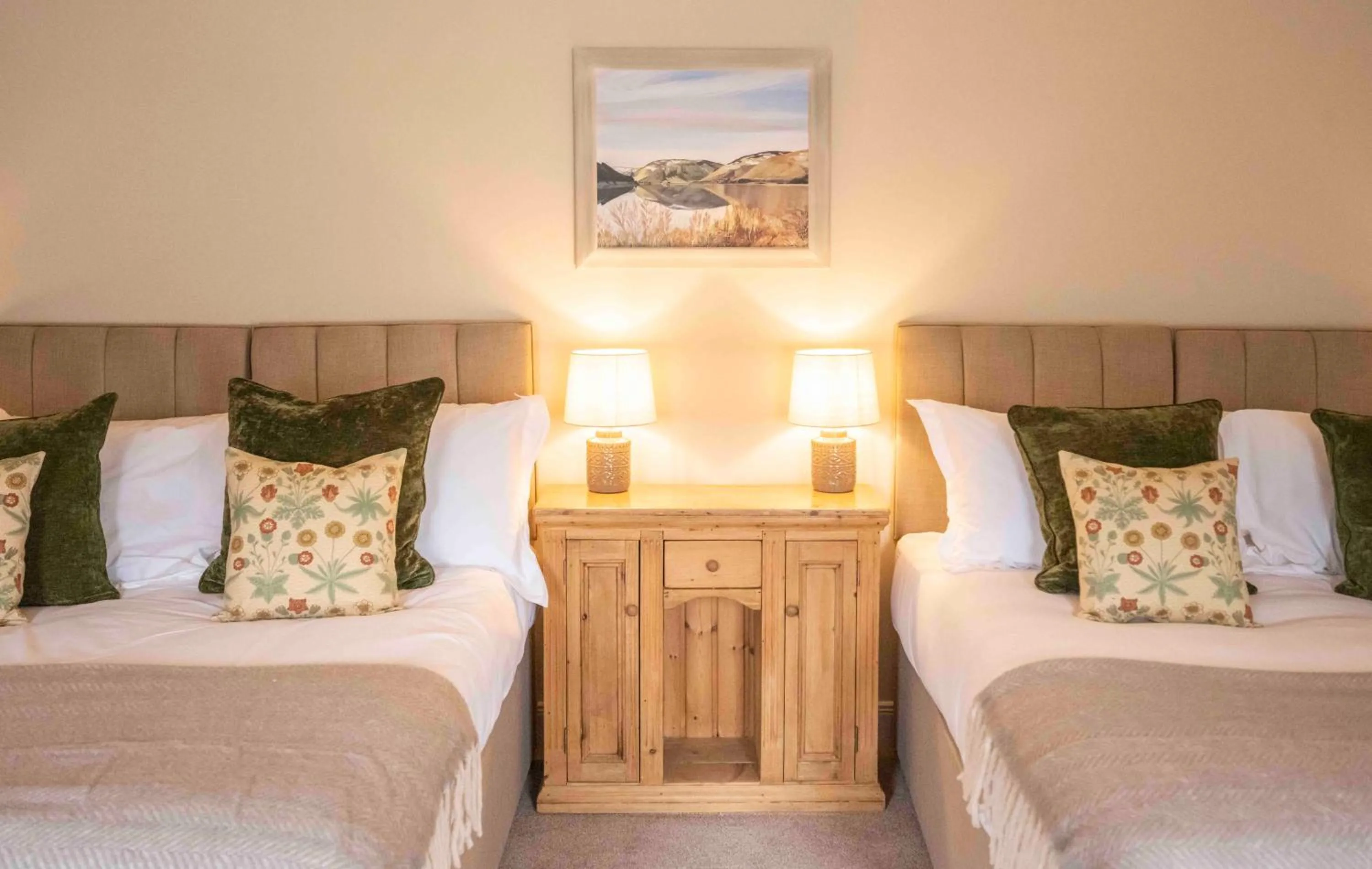 Property building, Bed in Cross Keys Inn Ettrickbridge