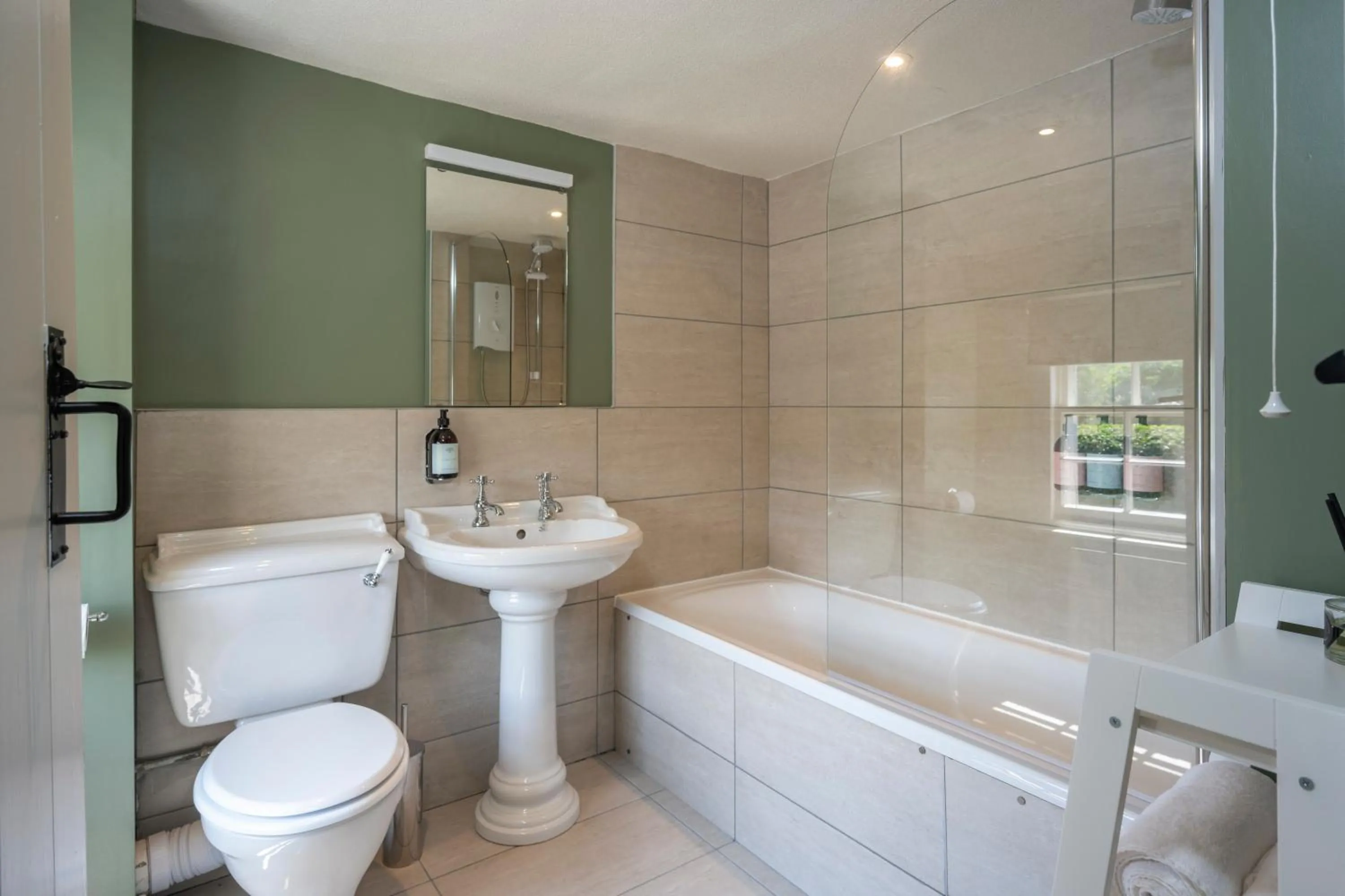 Shower in Cross Keys Inn Ettrickbridge