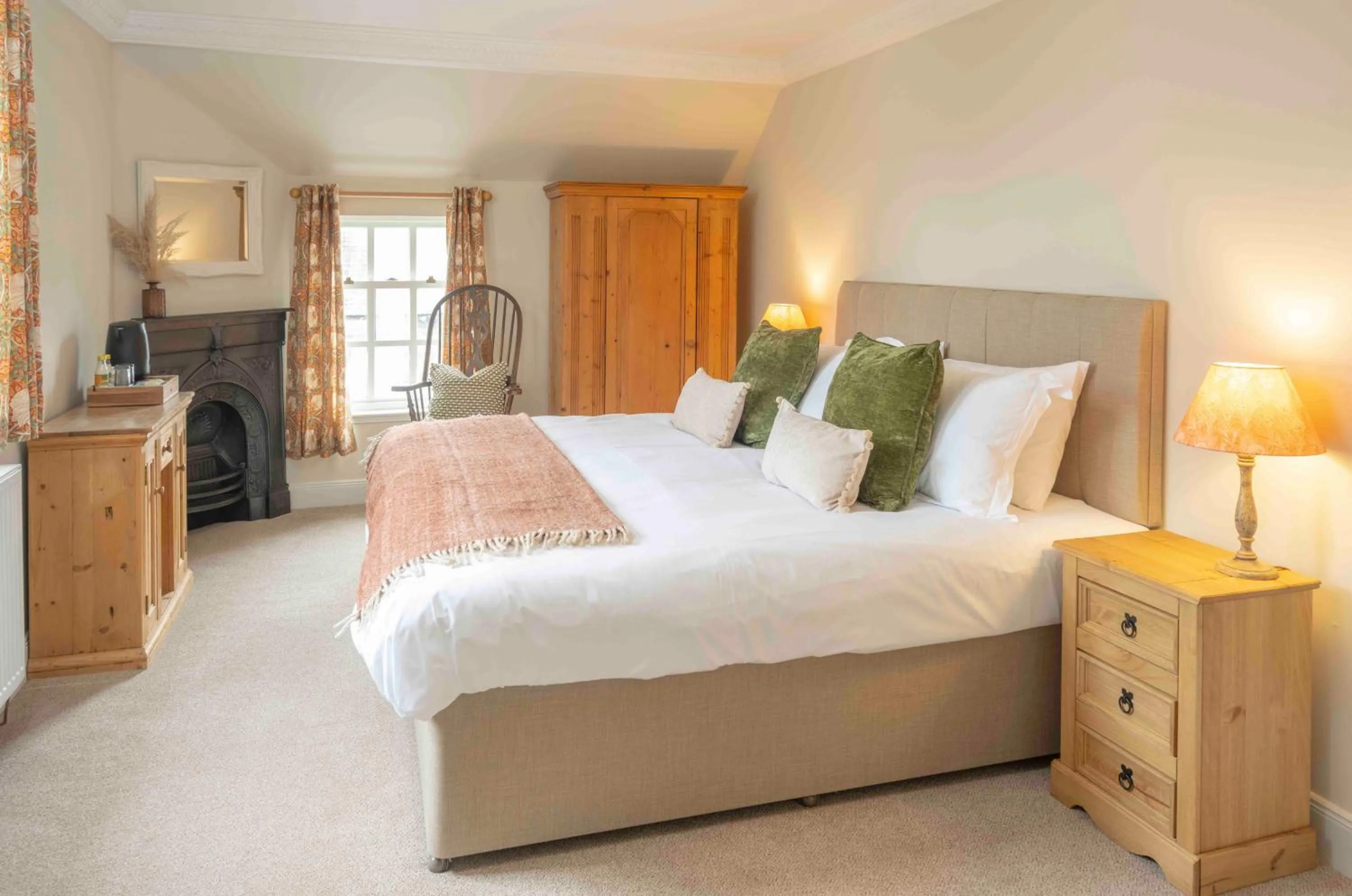 Property building, Bed in Cross Keys Inn Ettrickbridge