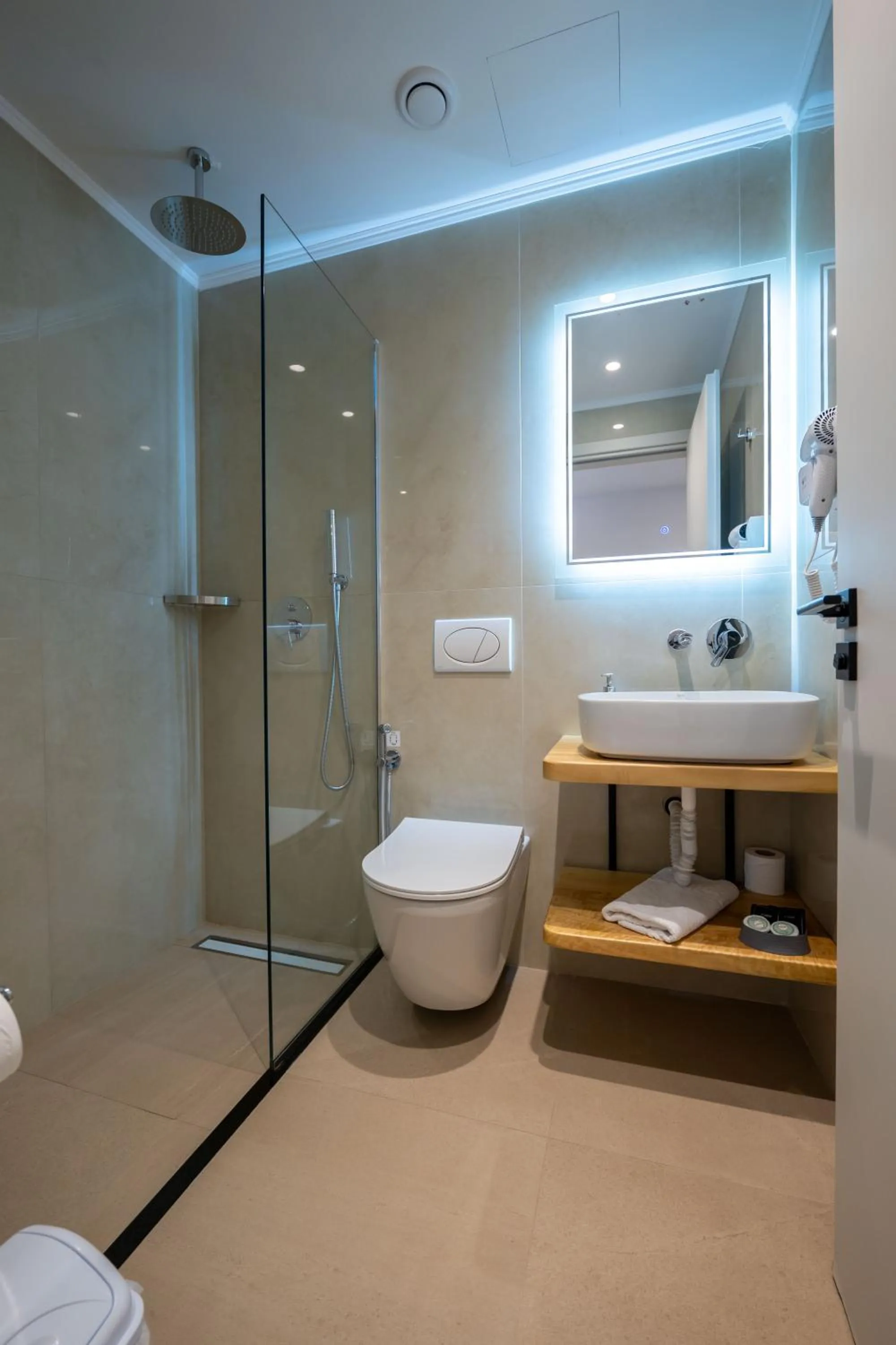 Toilet in Monel Hotel