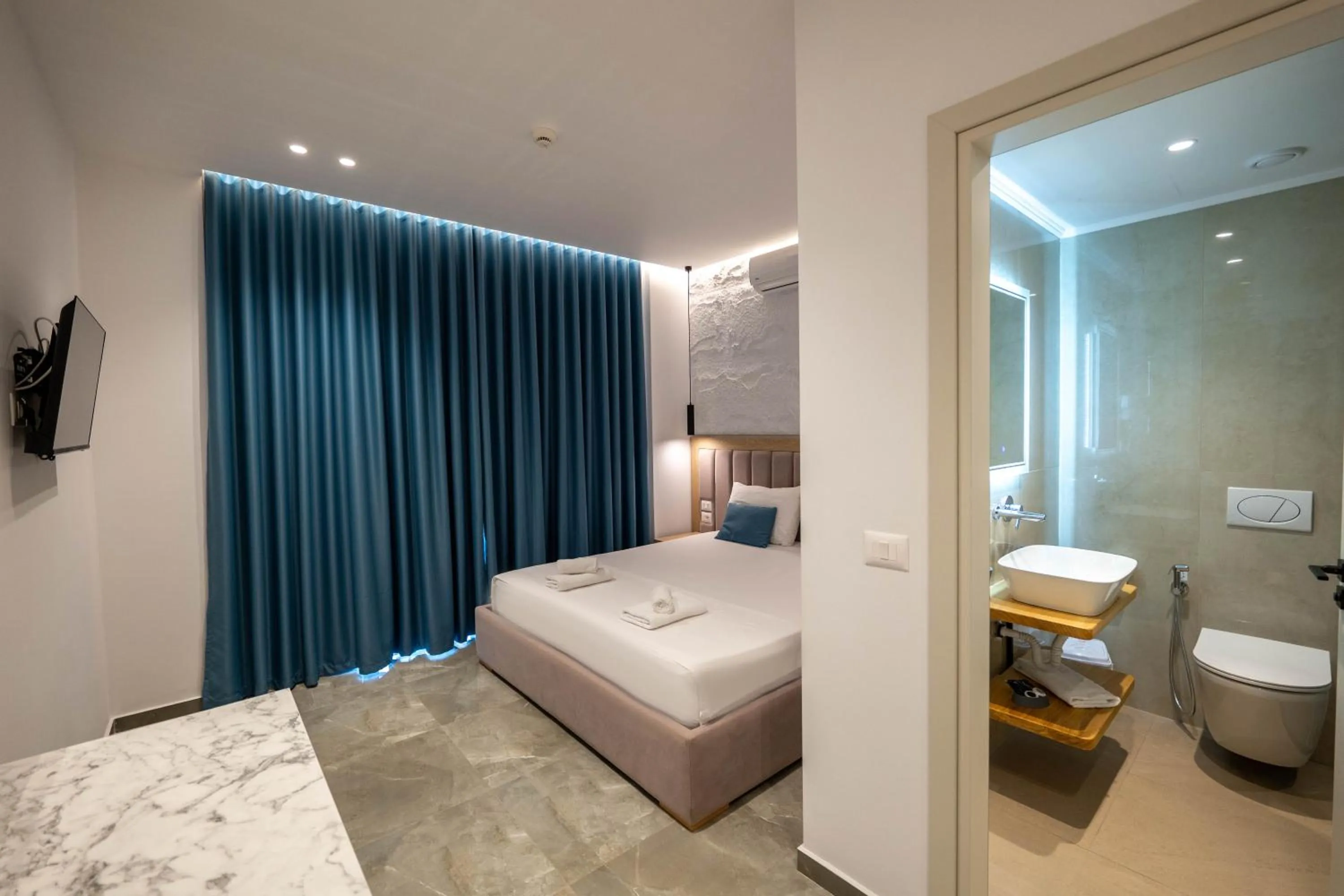 Toilet, Bed in Monel Hotel