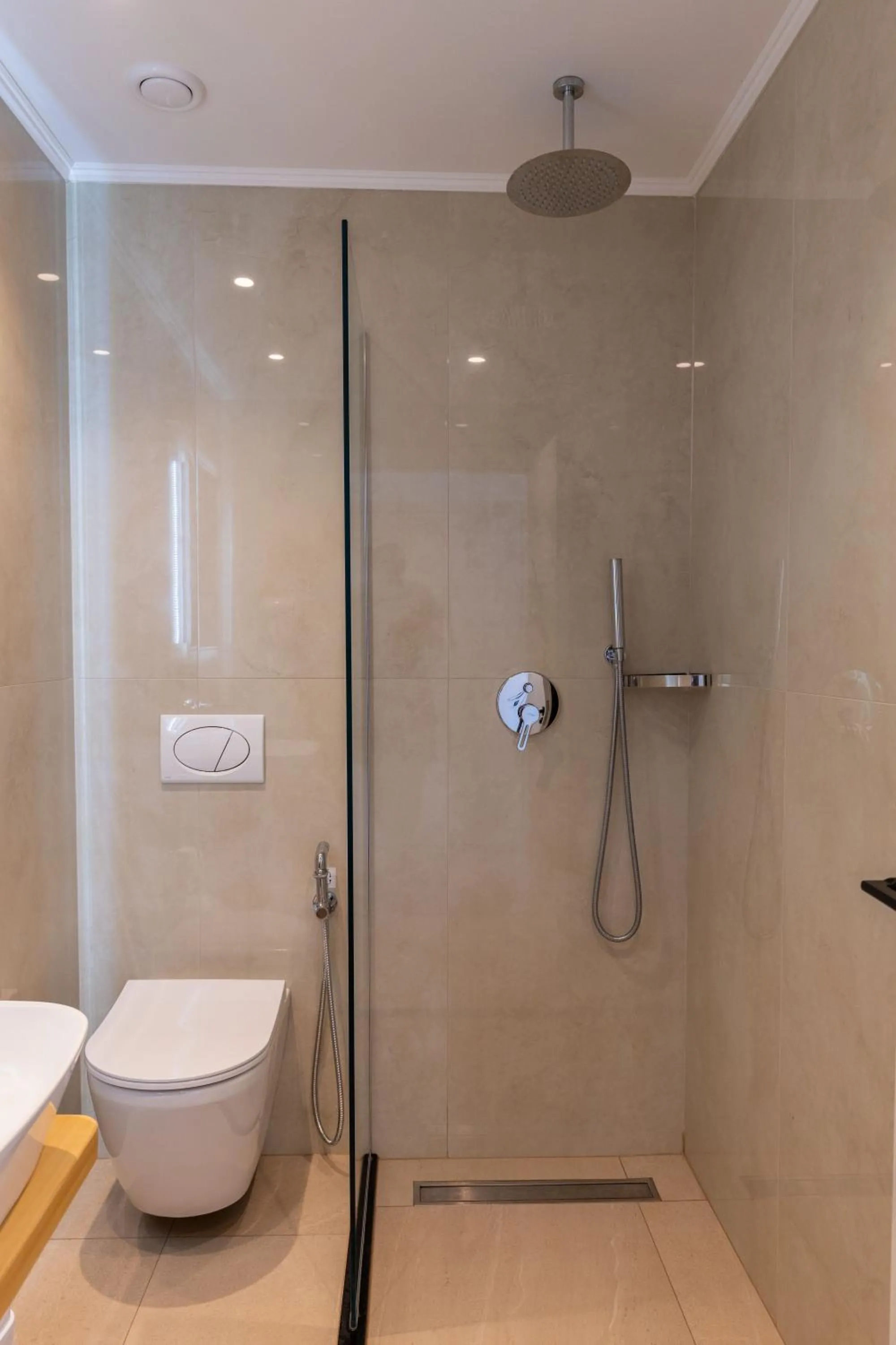 Bathroom in Monel Hotel