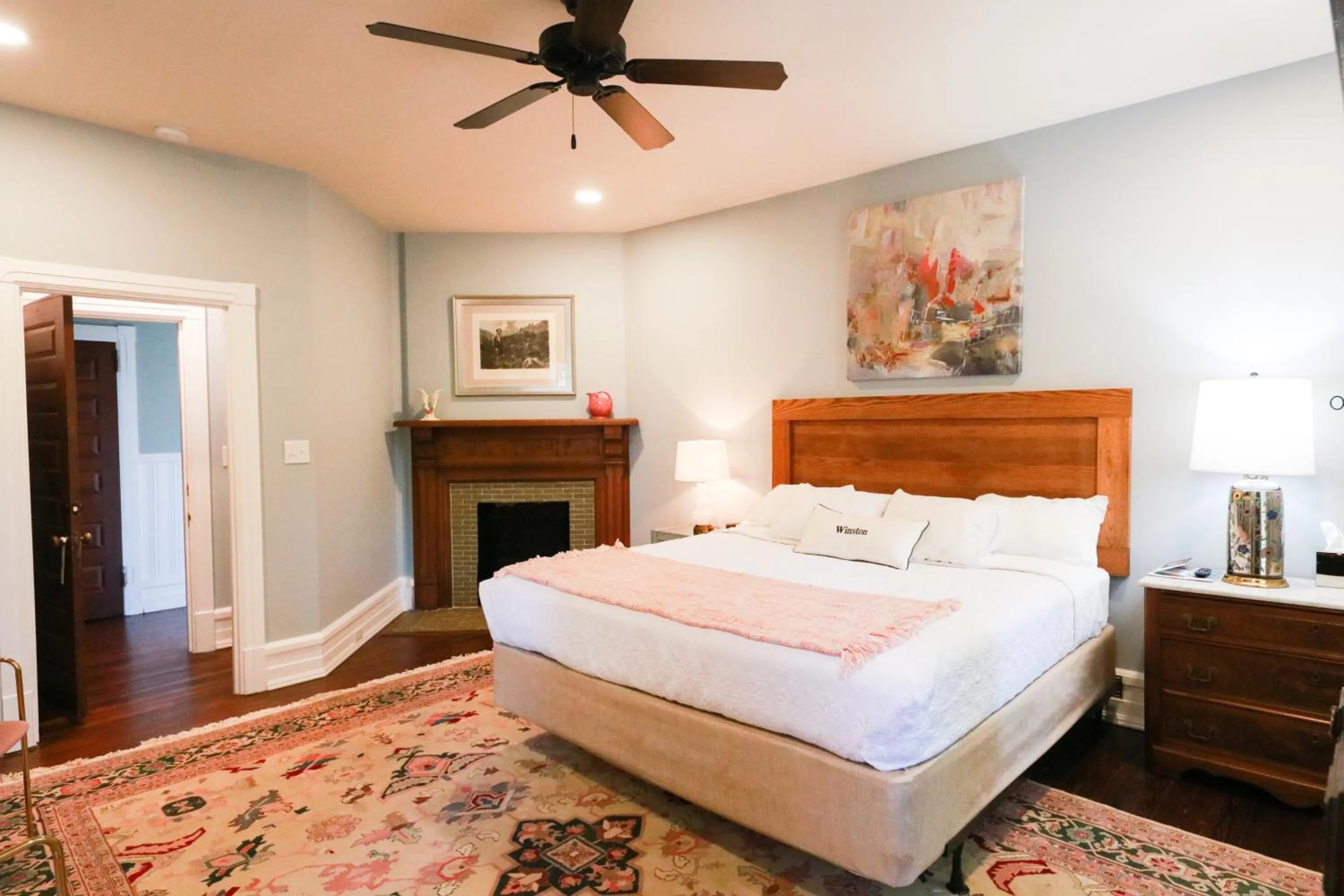 Bed in Summit Street Inns