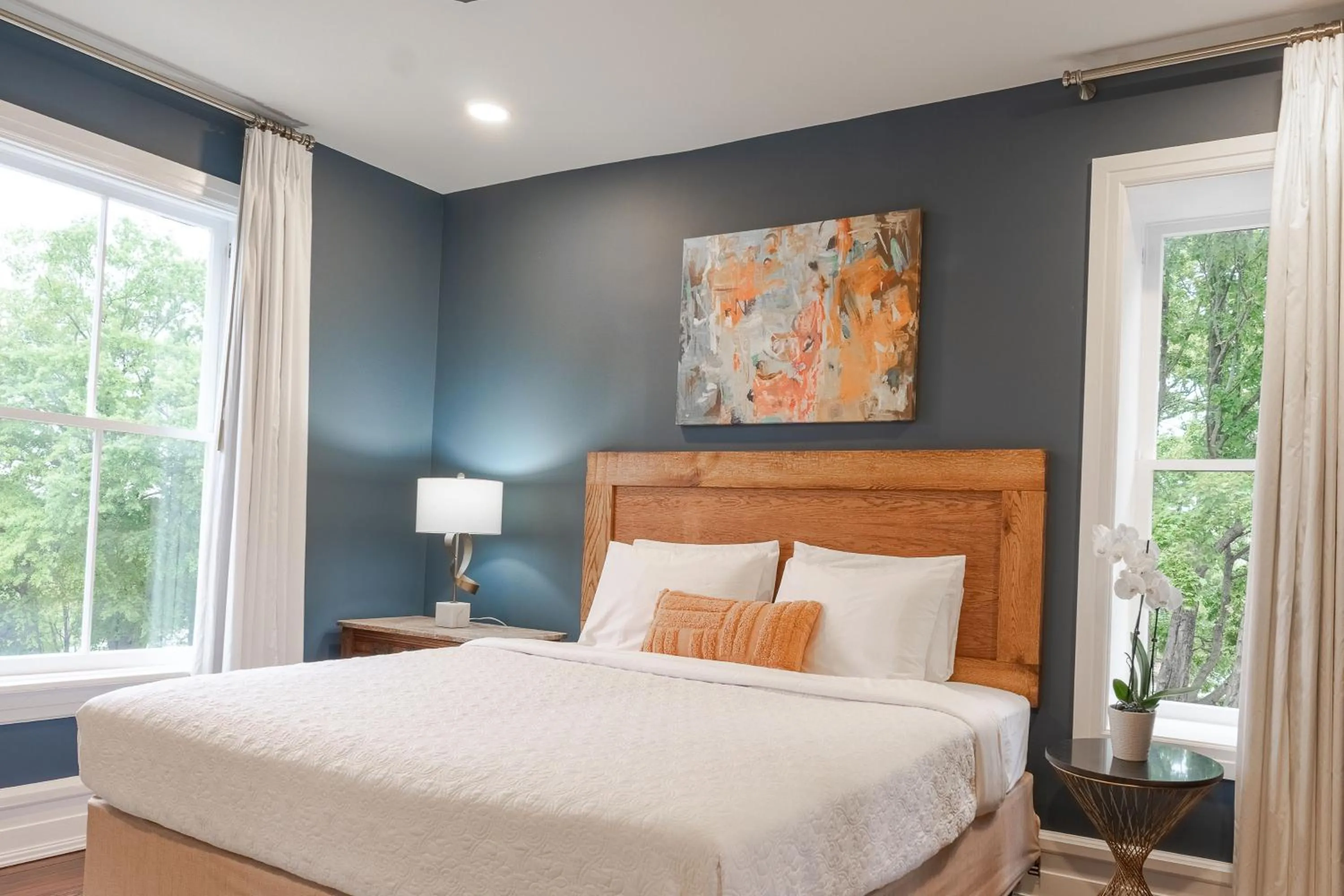 Bed in Summit Street Inns