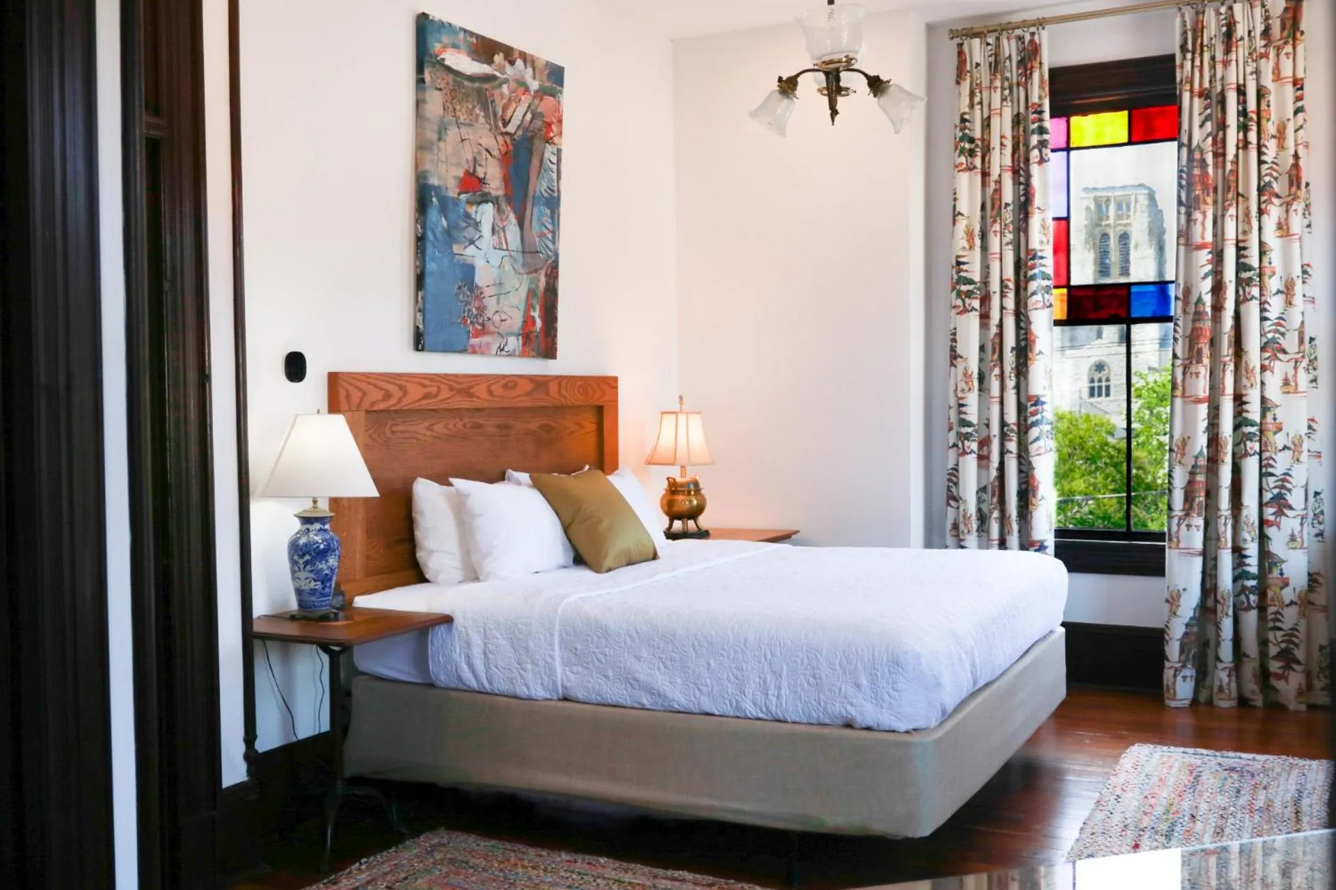 Bed in Summit Street Inns