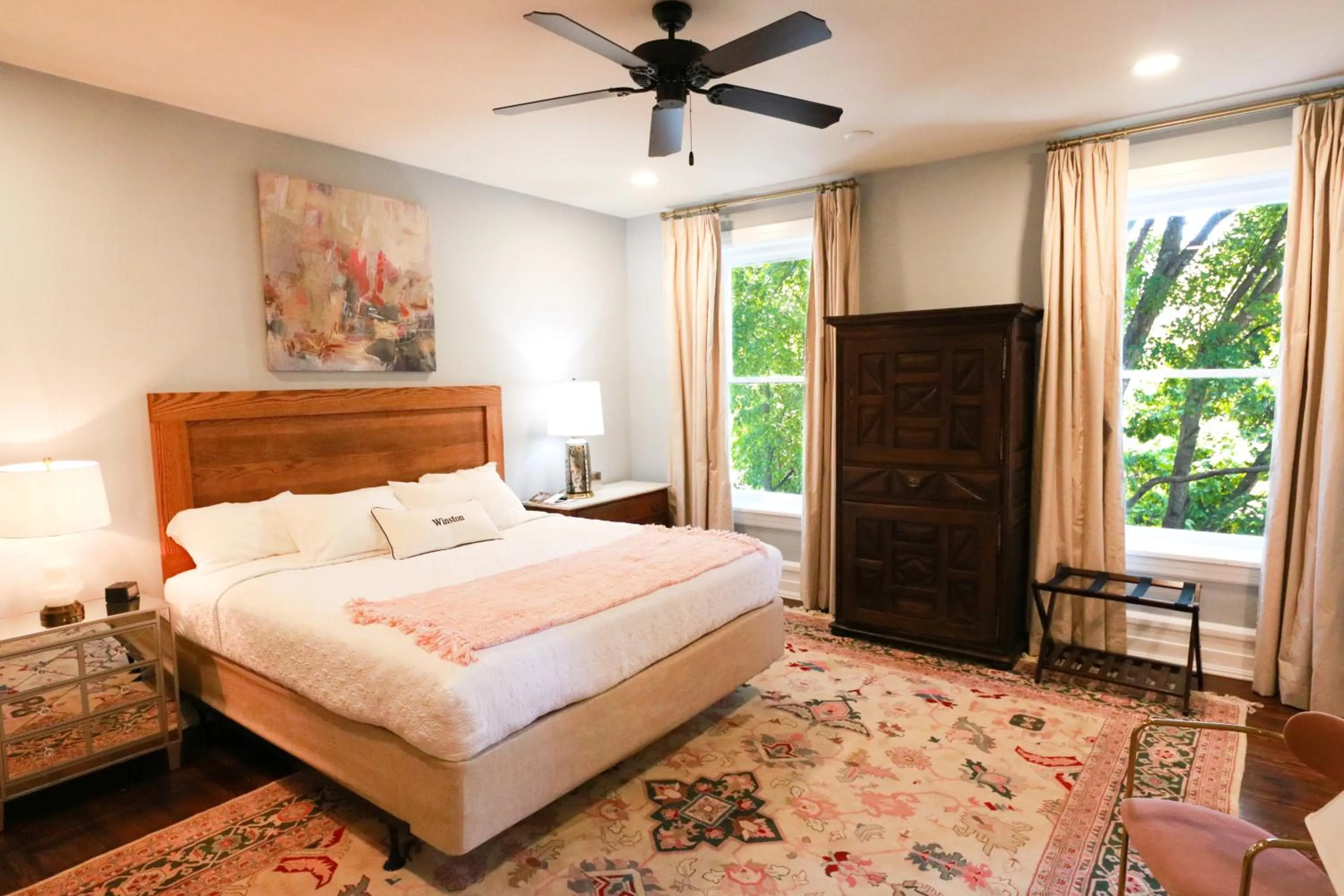 Bed in Summit Street Inns