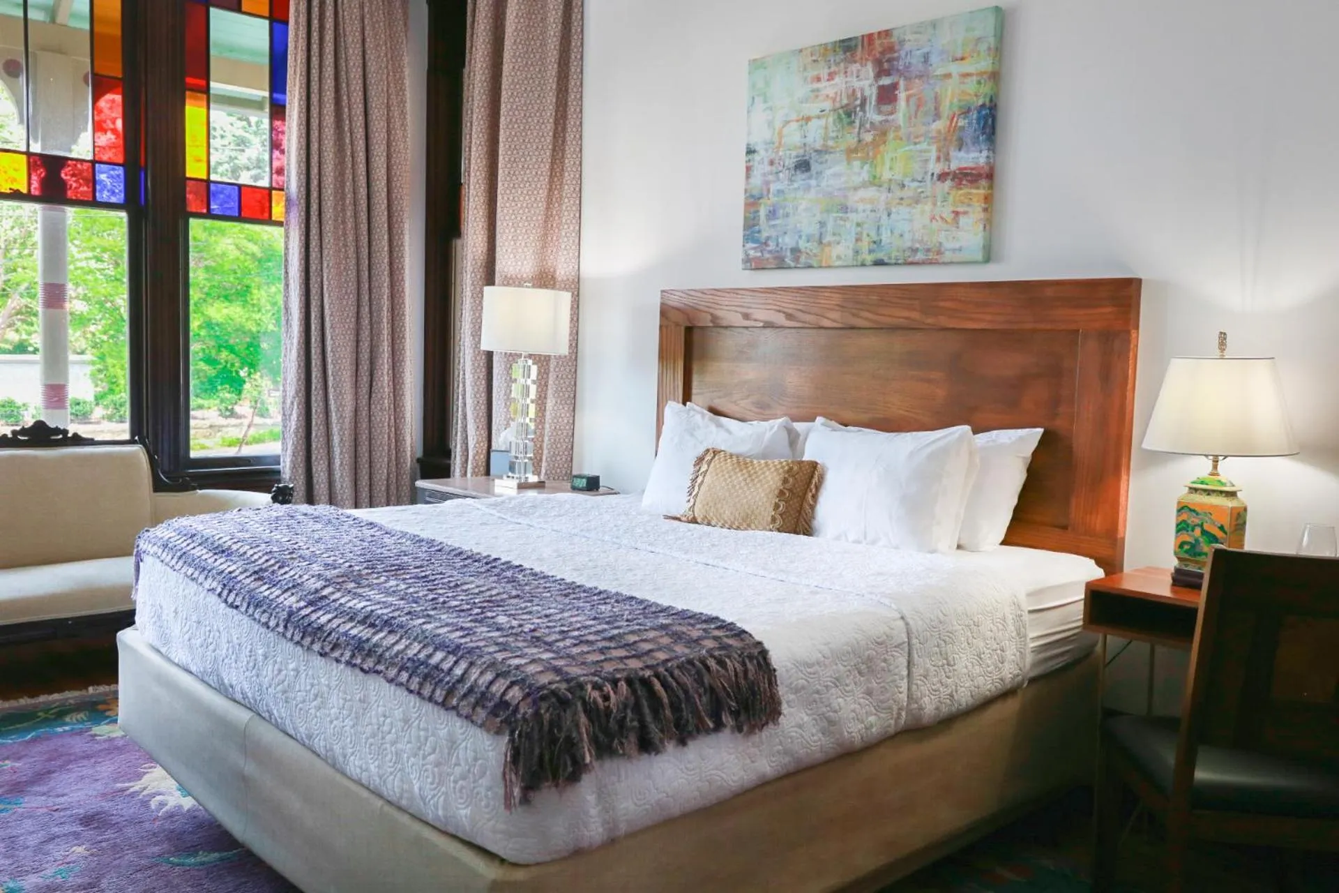 Bed in Summit Street Inns