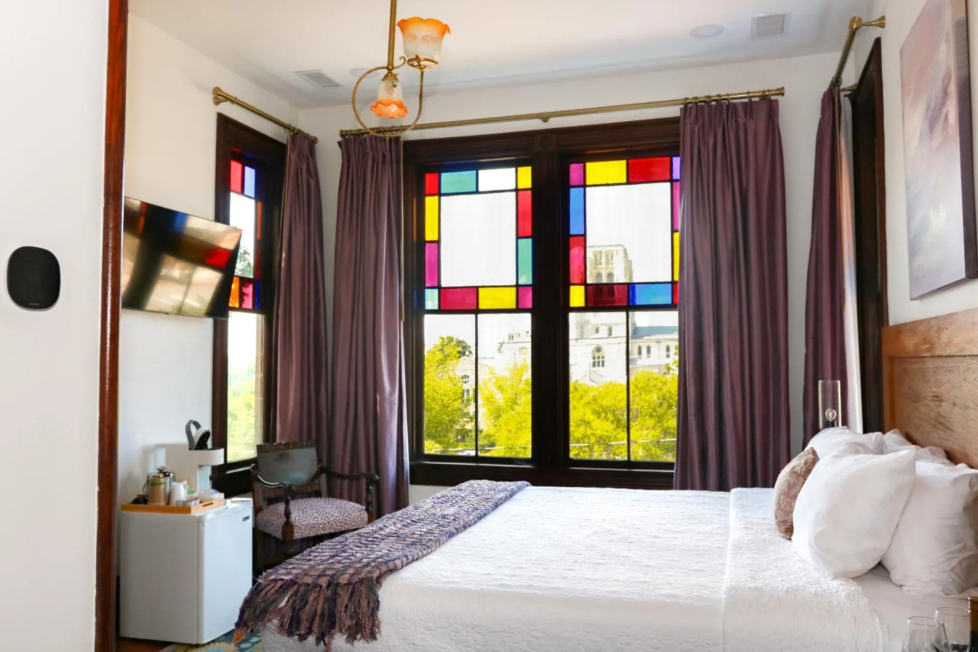 Bed in Summit Street Inns