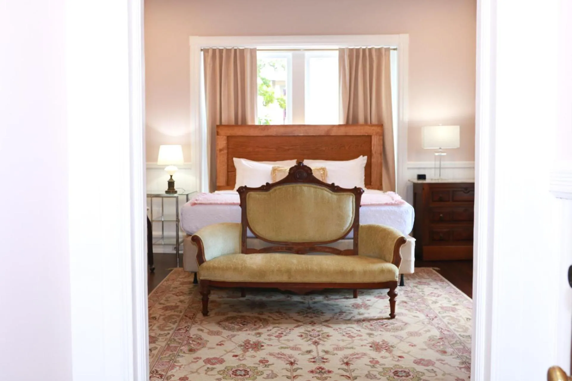 Bed in Summit Street Inns