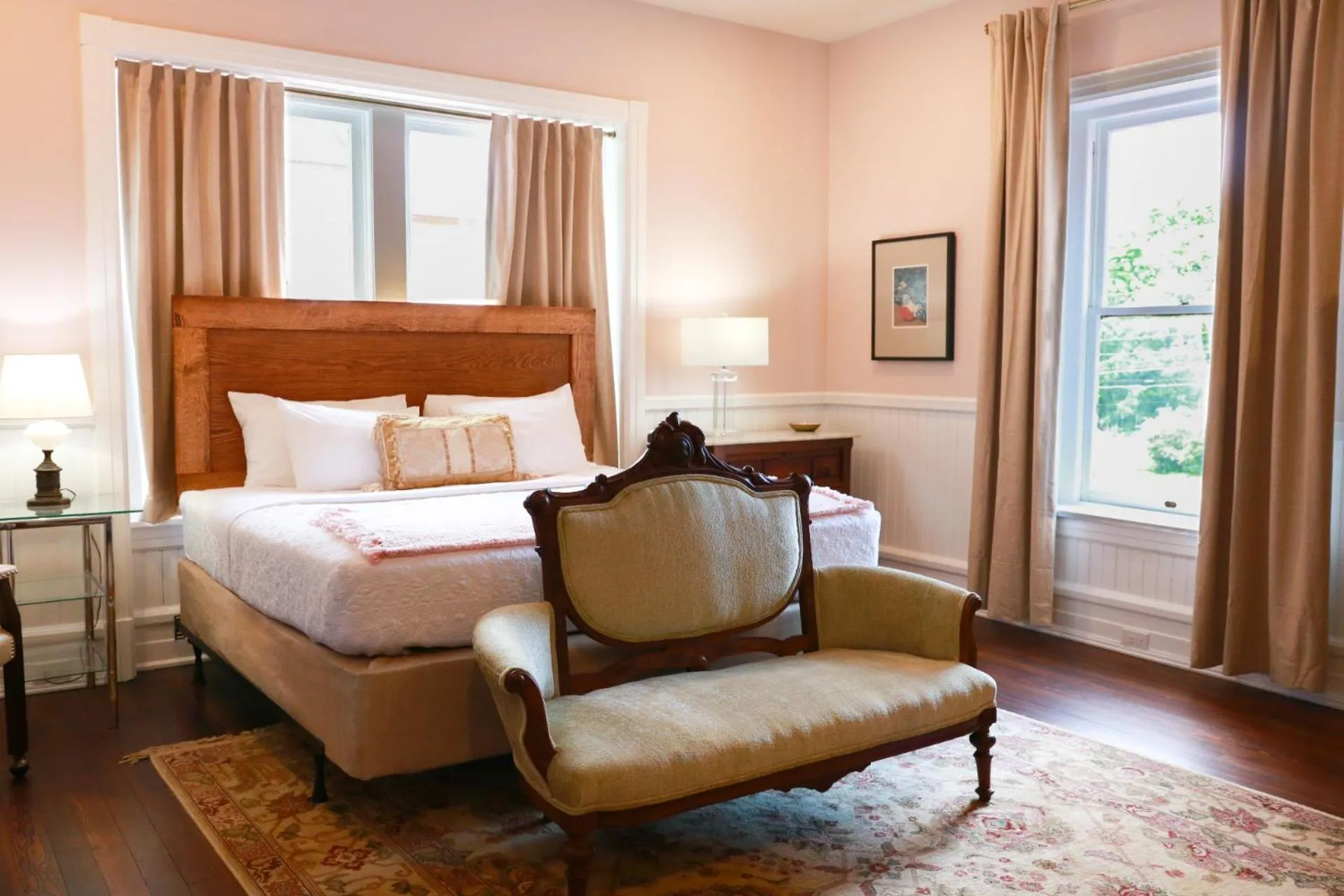 Bed in Summit Street Inns