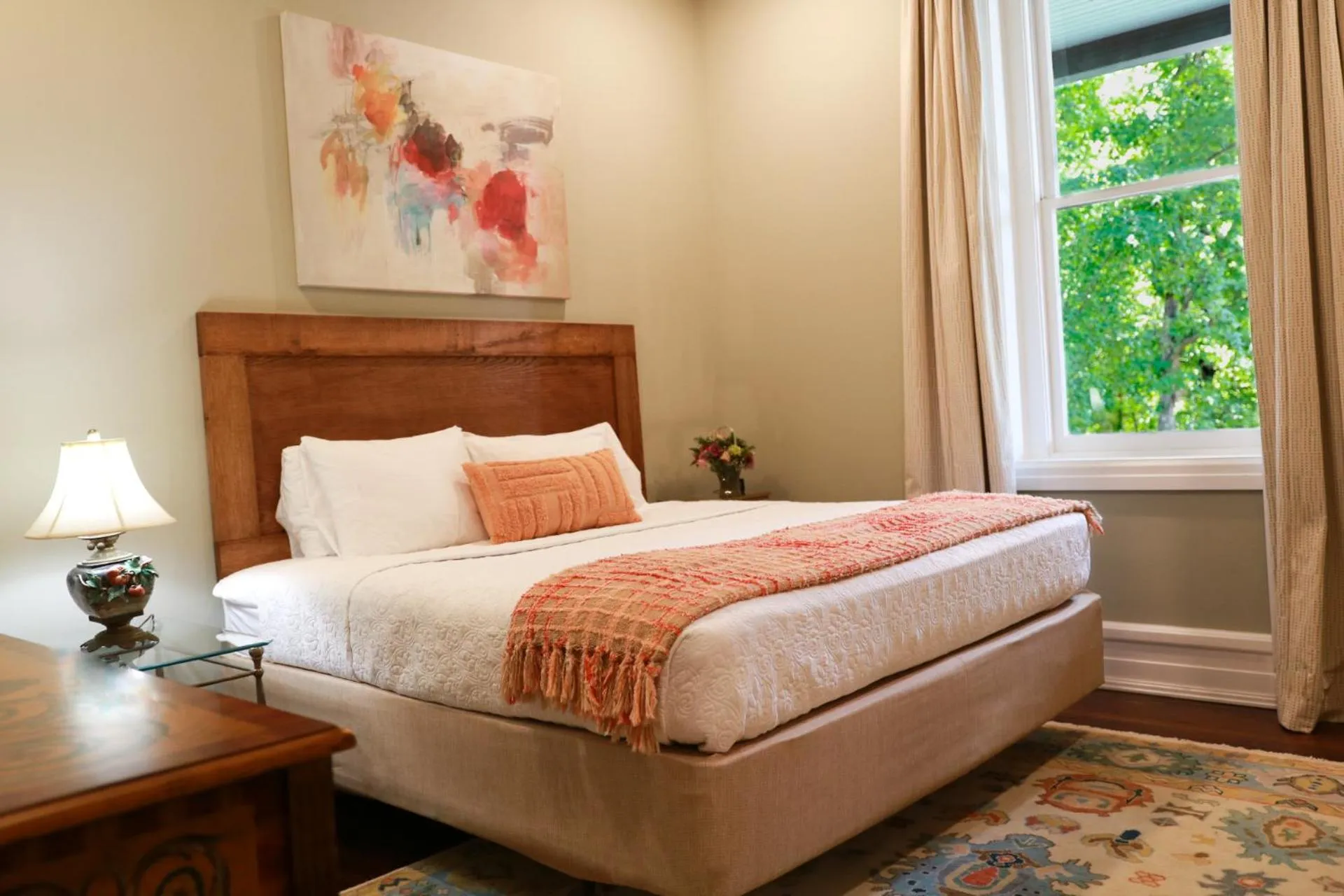 Bed in Summit Street Inns