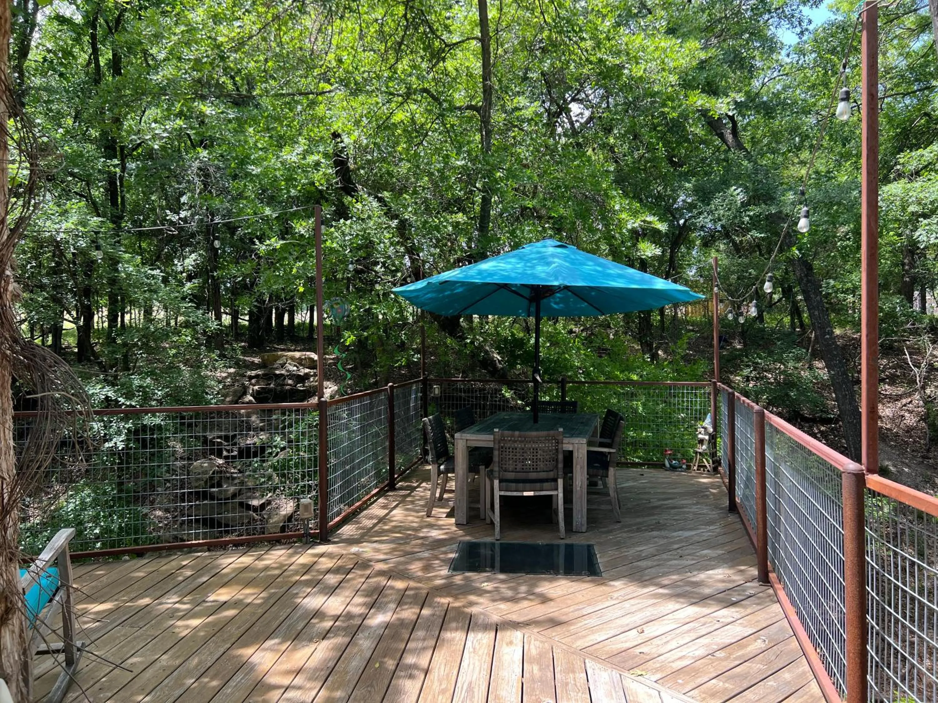 Hobbit Treehouse with waterfall on the Brazos River! 350 acres! Tubing! Petting zoo!