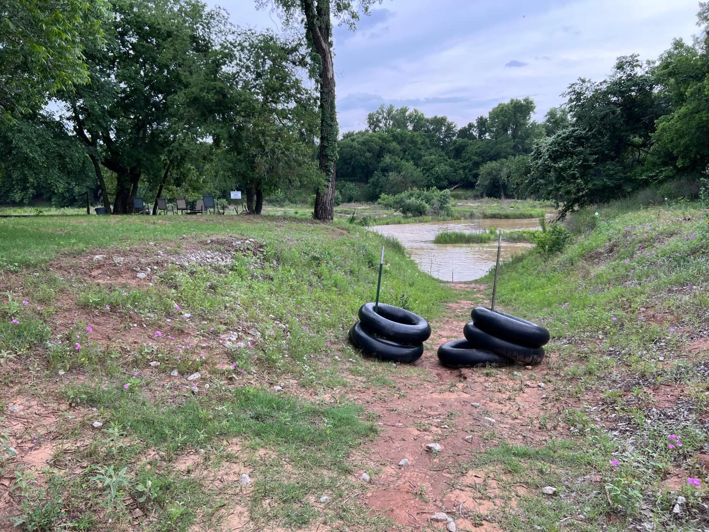 Hobbit Treehouse with waterfall on the Brazos River! 350 acres! Tubing! Petting zoo!