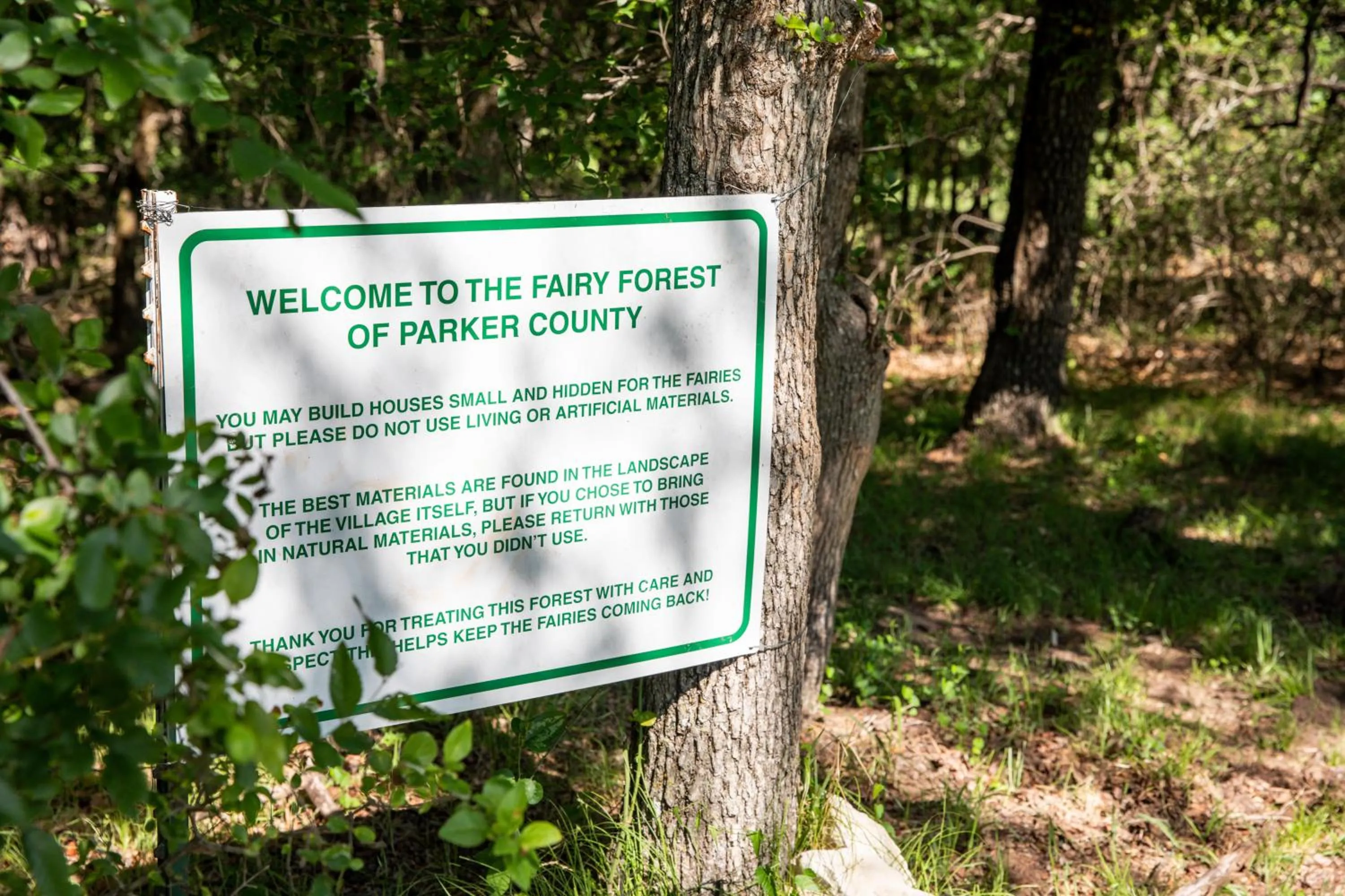 Hobbit Treehouse with waterfall on the Brazos River! 350 acres! Tubing! Petting zoo!