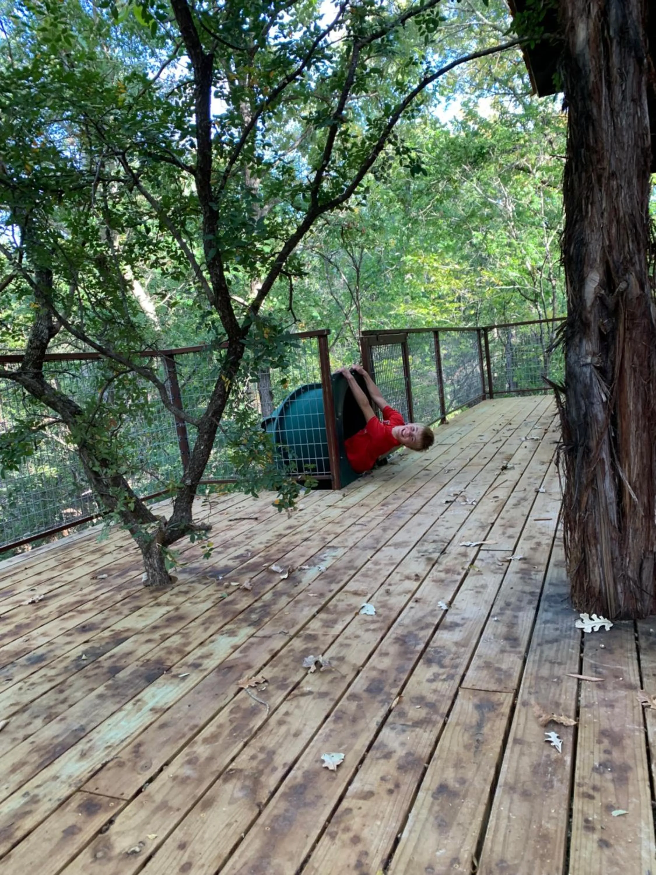 Natural landscape in "Magical Treehouse" w spiral slide off the deck 350 acres on the Brazos River! Tubing! Petting Zoo!
