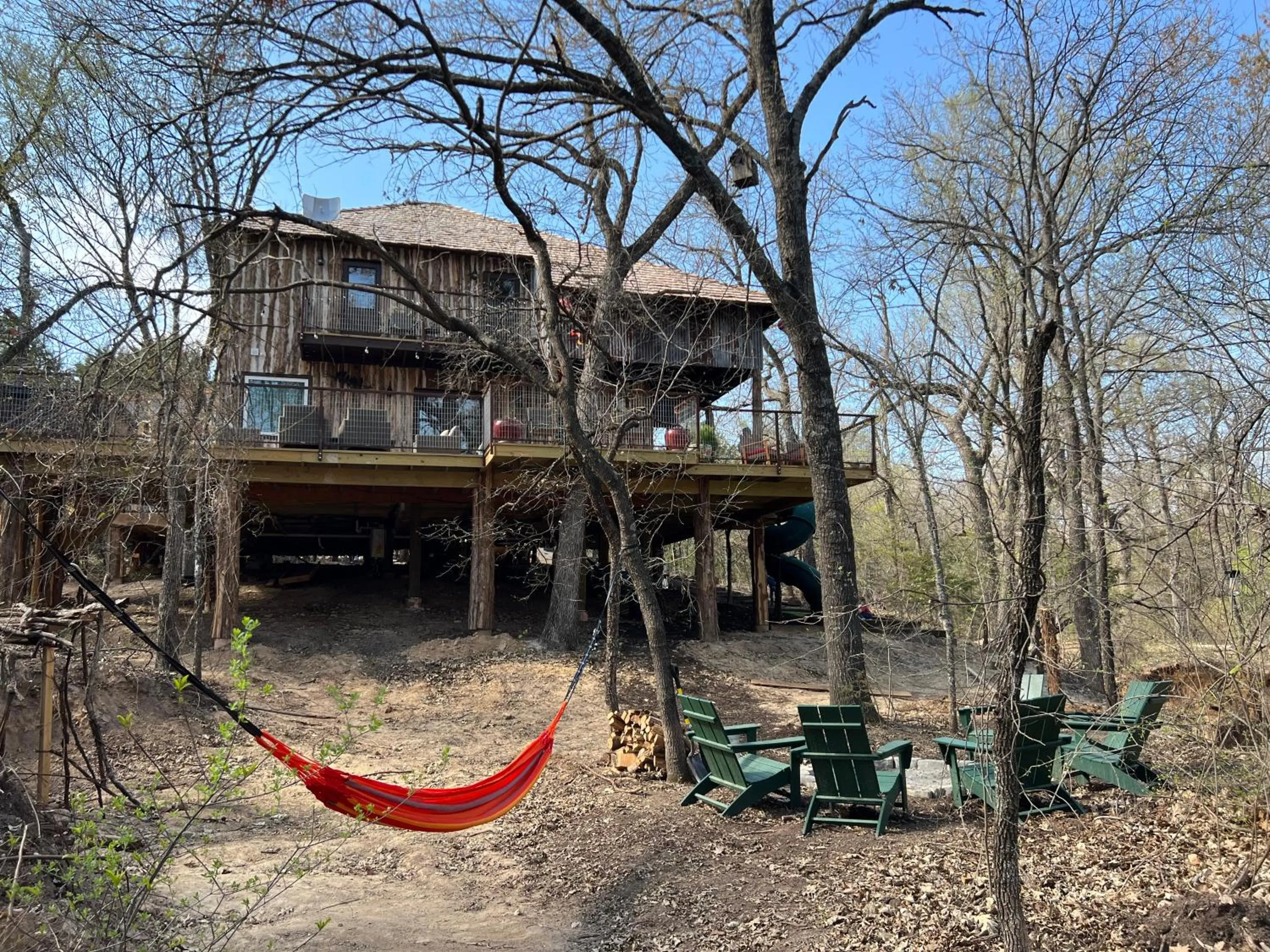 Property building in "Magical Treehouse" w spiral slide off the deck 350 acres on the Brazos River! Tubing! Petting Zoo!