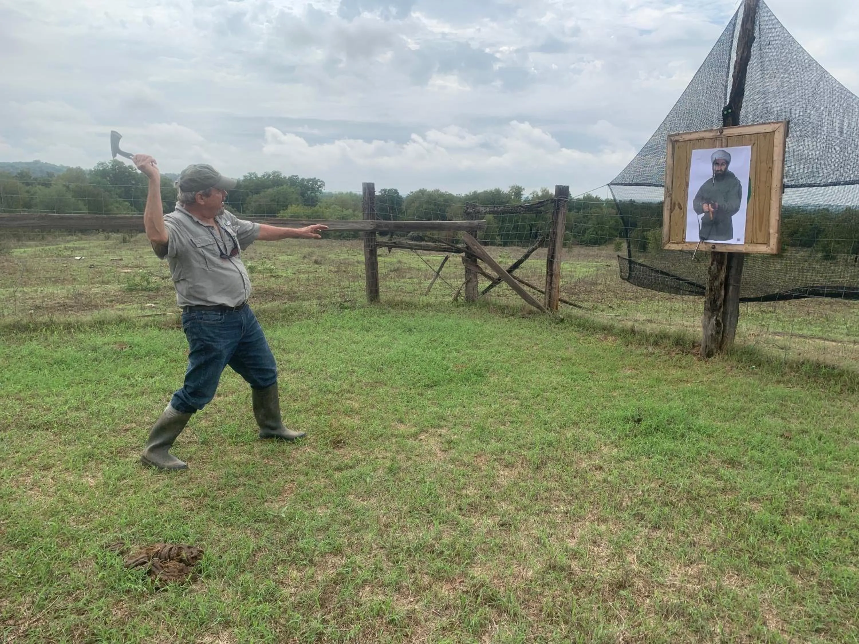 Day in "Magical Treehouse" w spiral slide off the deck 350 acres on the Brazos River! Tubing! Petting Zoo!