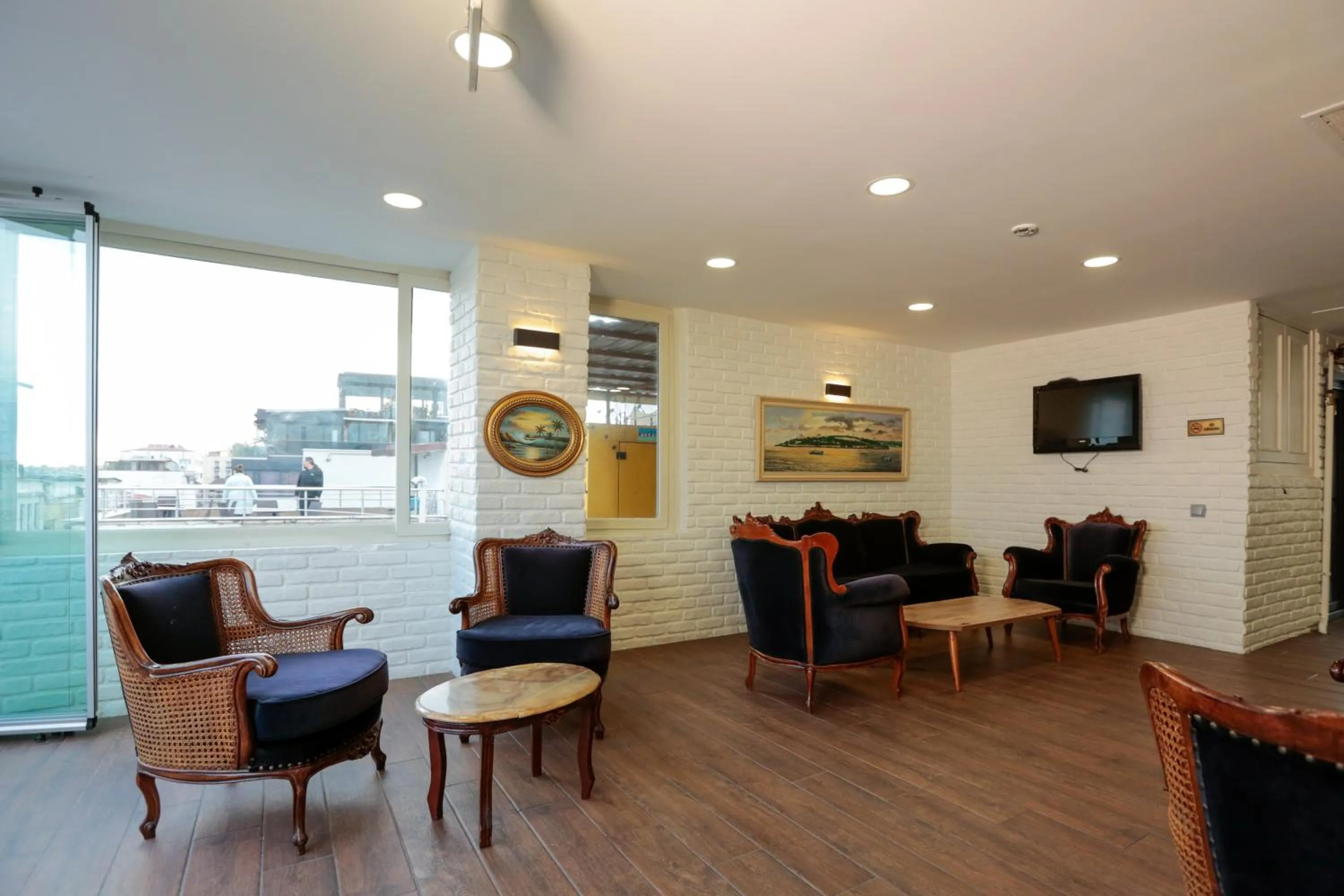 Restaurant/places to eat in Nova City Hotel