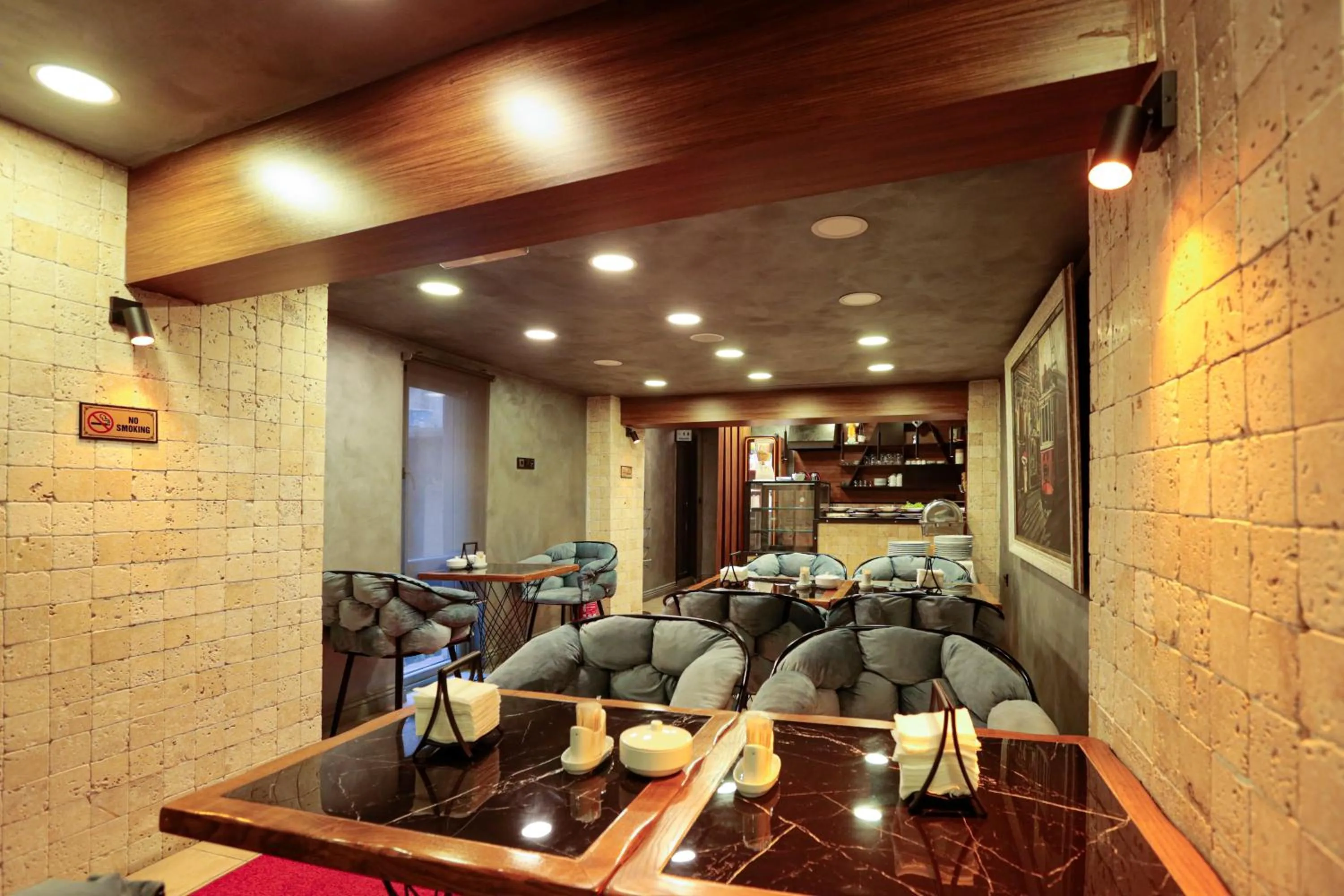 Restaurant/places to eat in Nova City Hotel