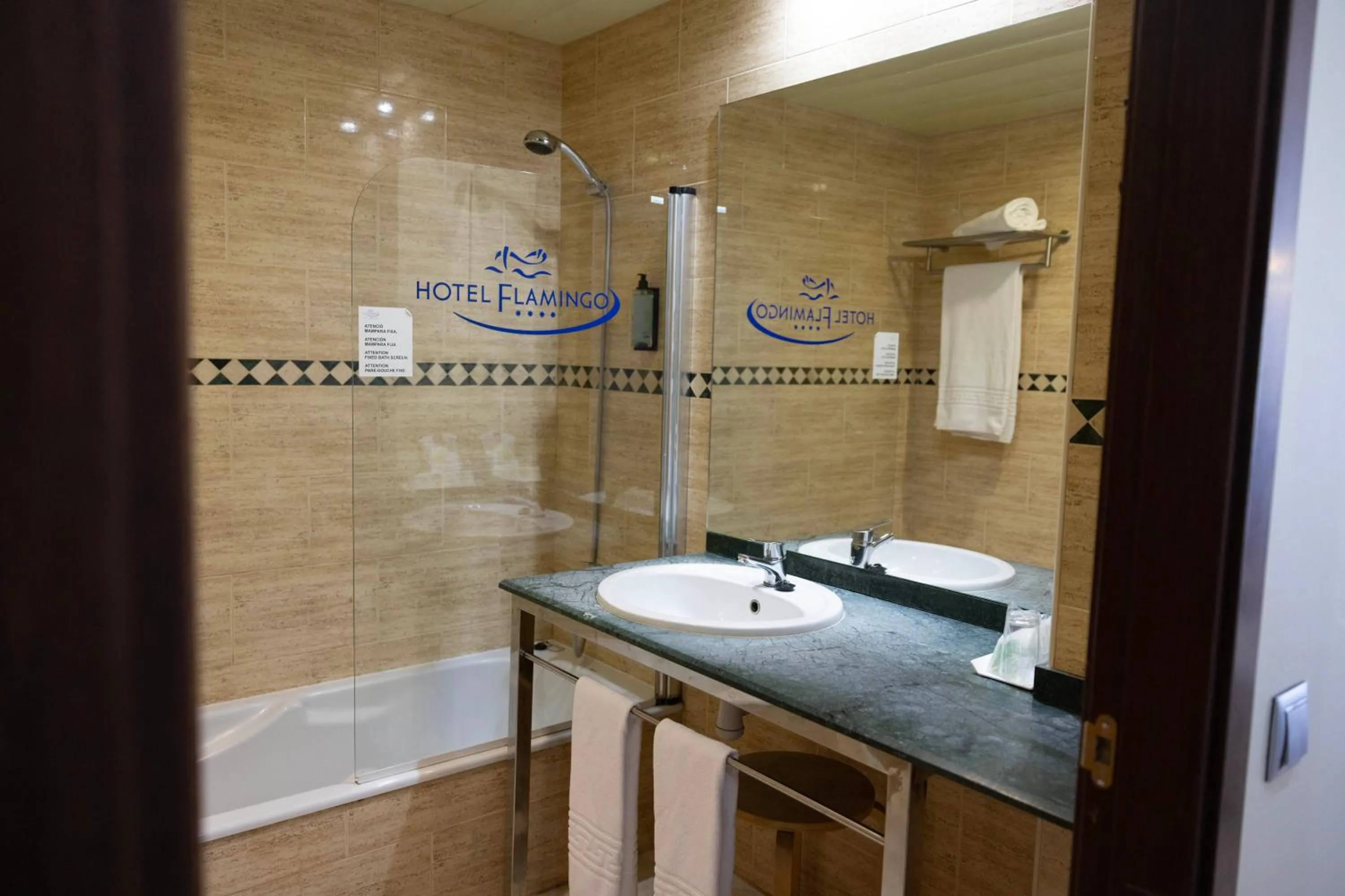 Bathroom in Hotel Flamingo