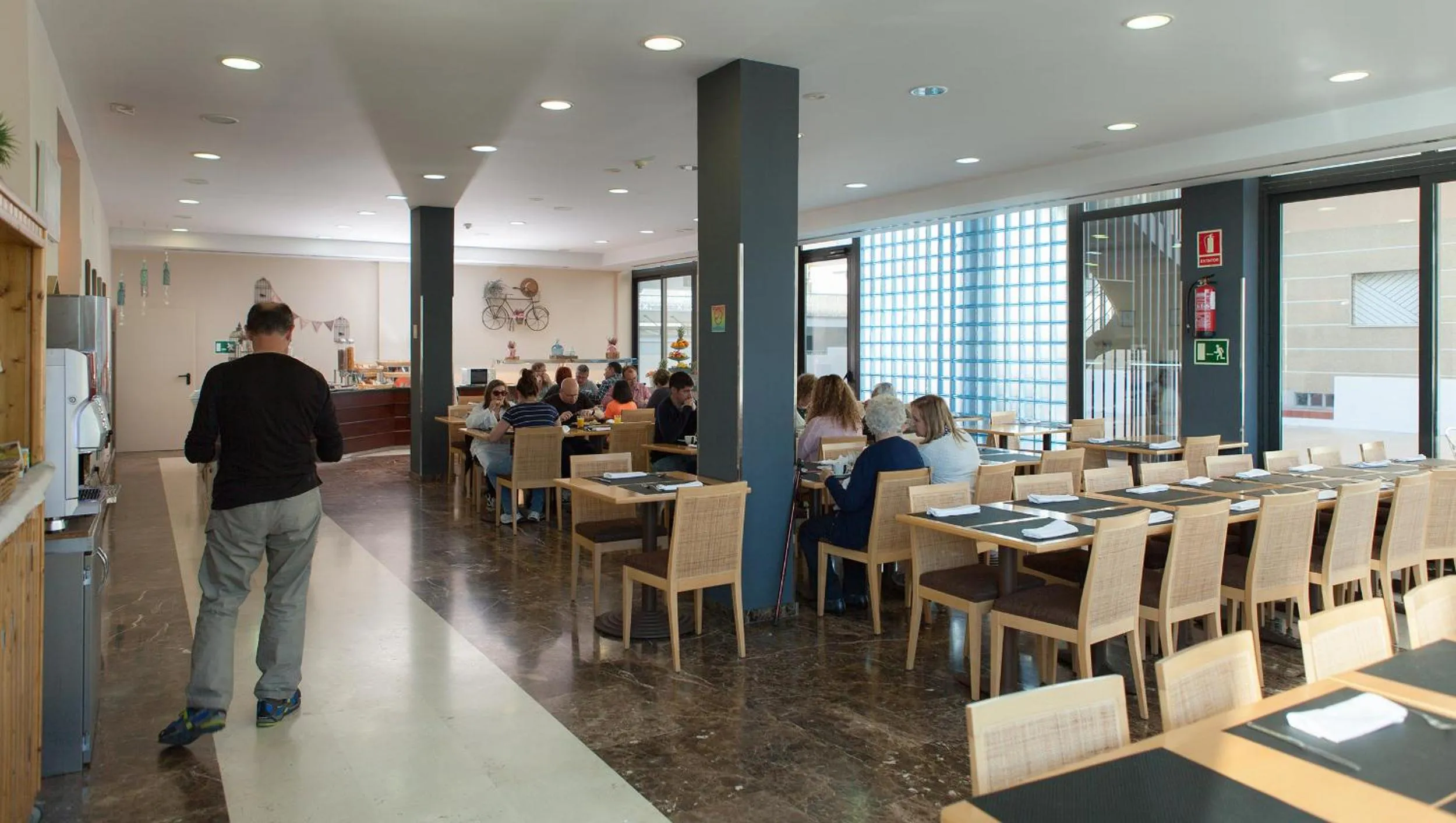 Restaurant/places to eat in Hotel Flamingo