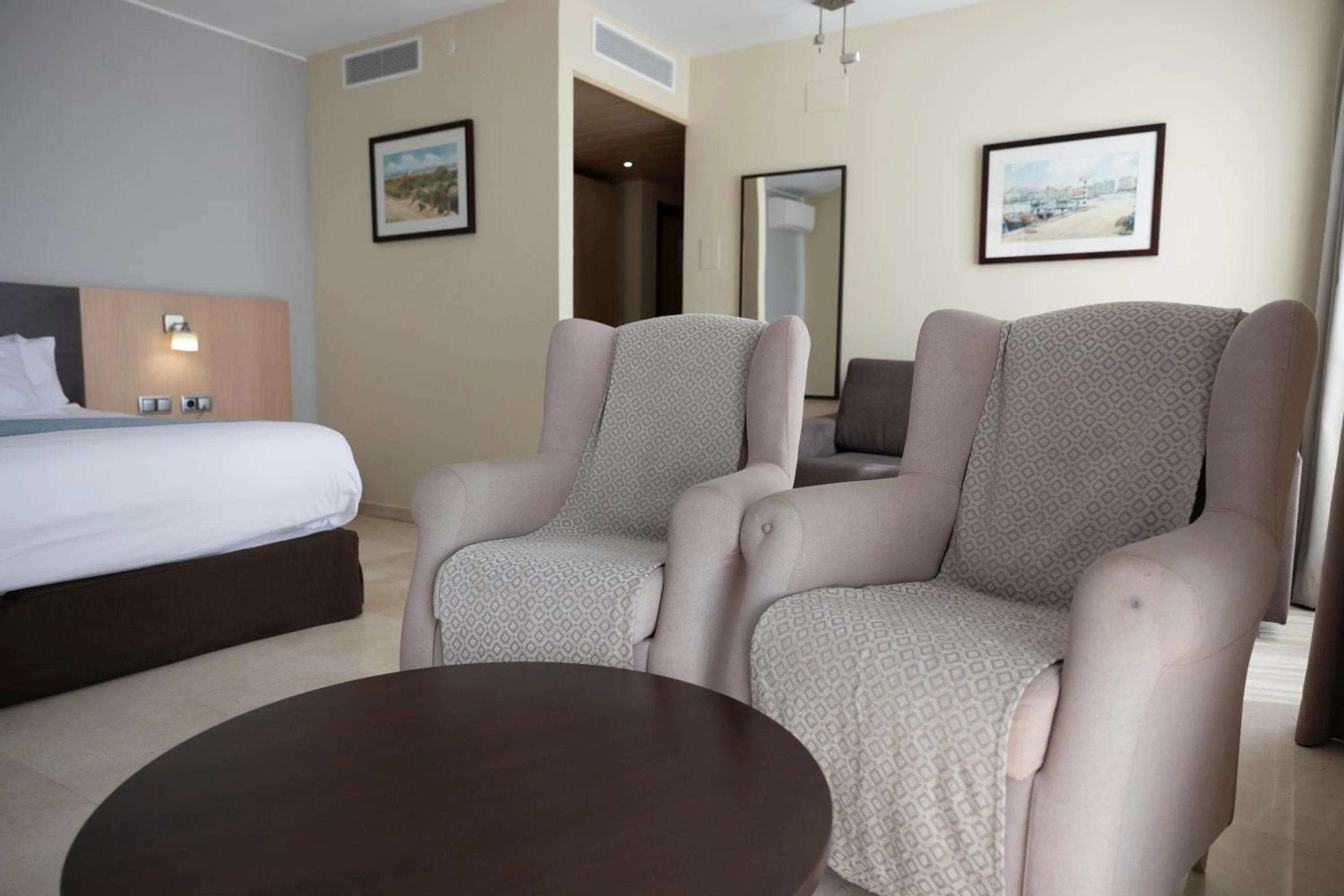 Seating area, Bed in Hotel Flamingo