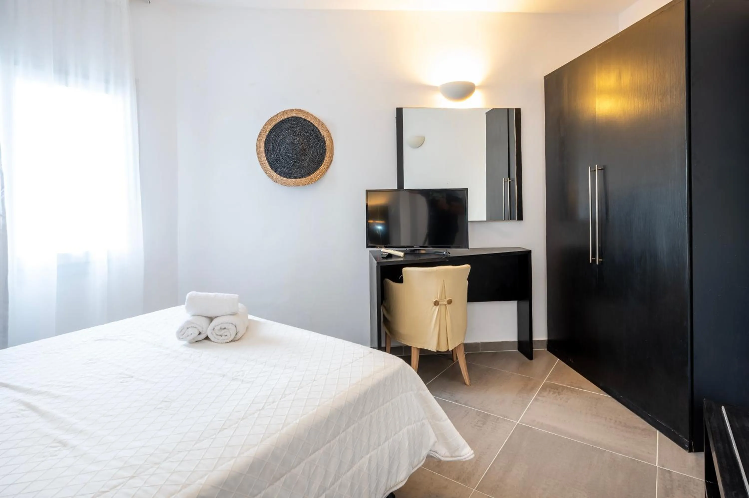 Bedroom, Bed in Orizontes Hotel Santorini